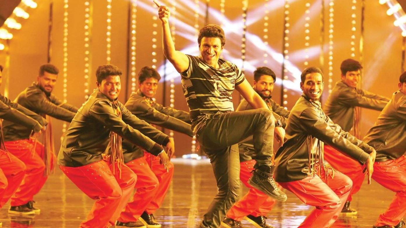 Raajakumara 2017 movie scene