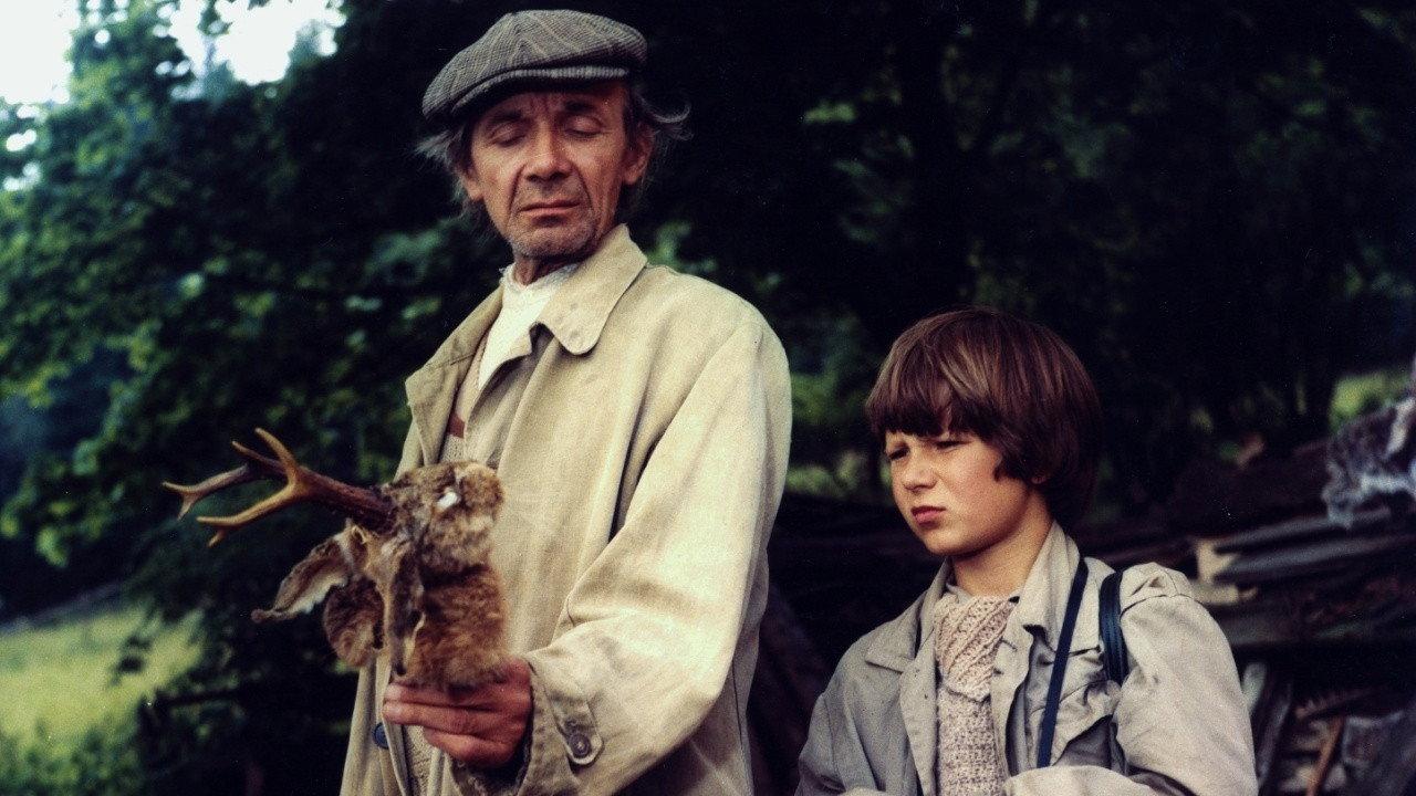 Behind the Sloe-Bush 1981 movie scene