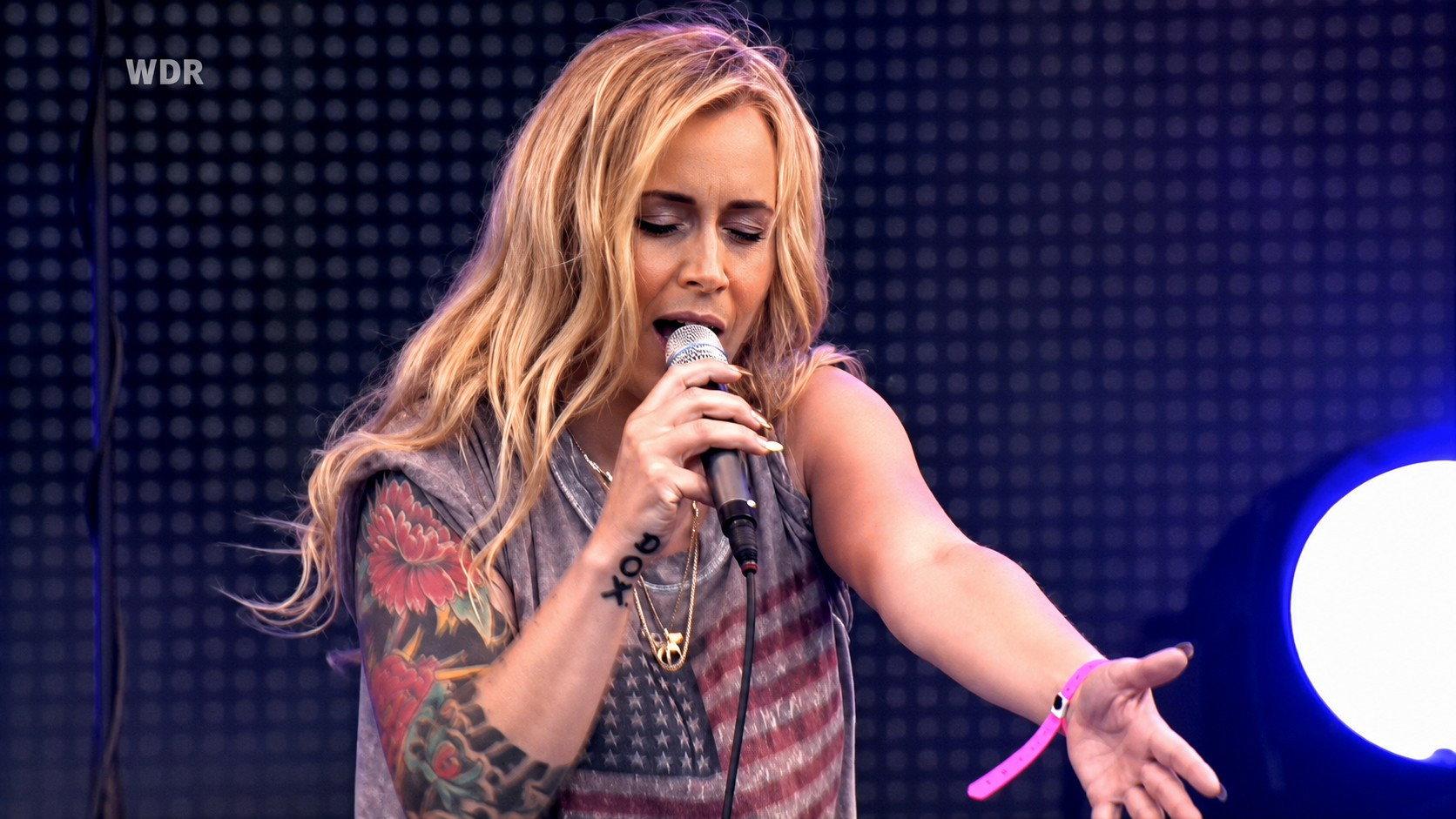 Anouk: Live at Pinkpop 2009 movie scene