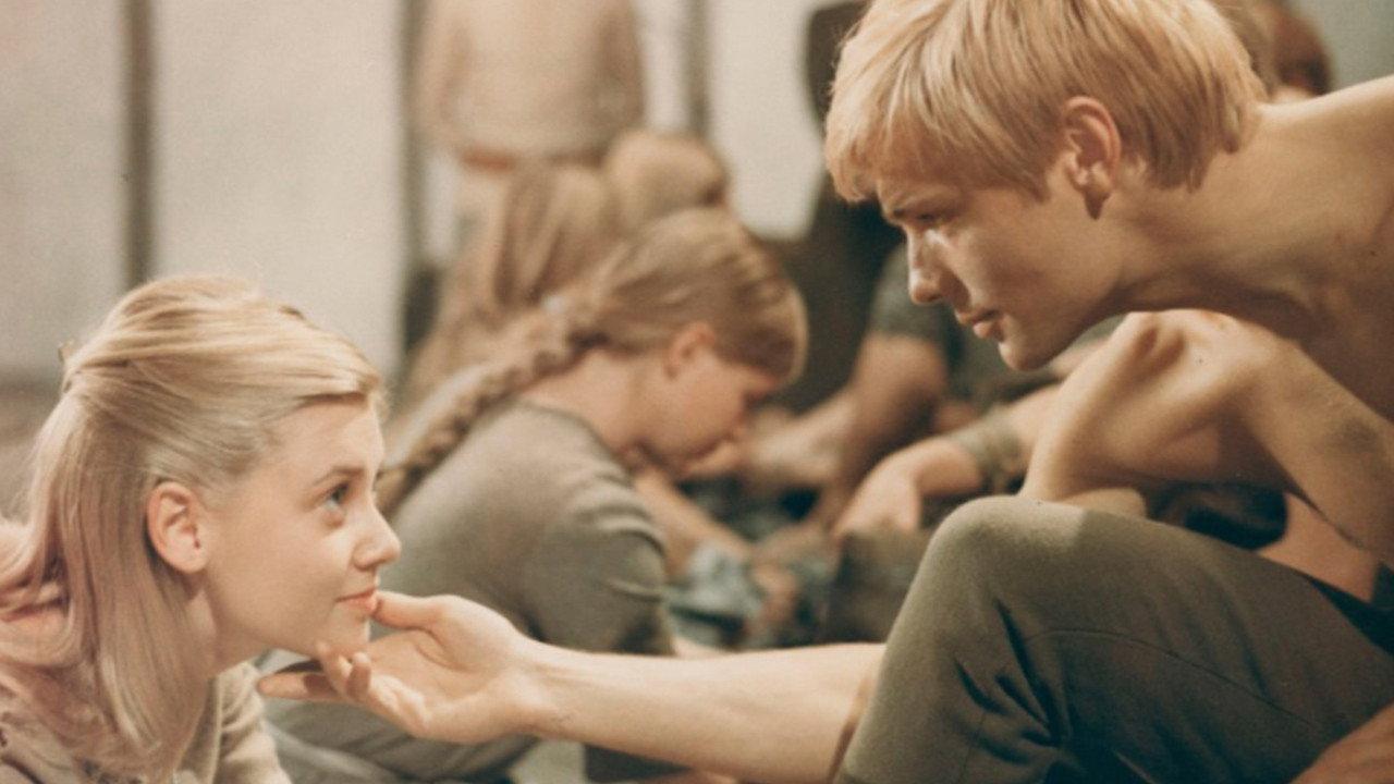 The Red Mantle 1967 movie scene