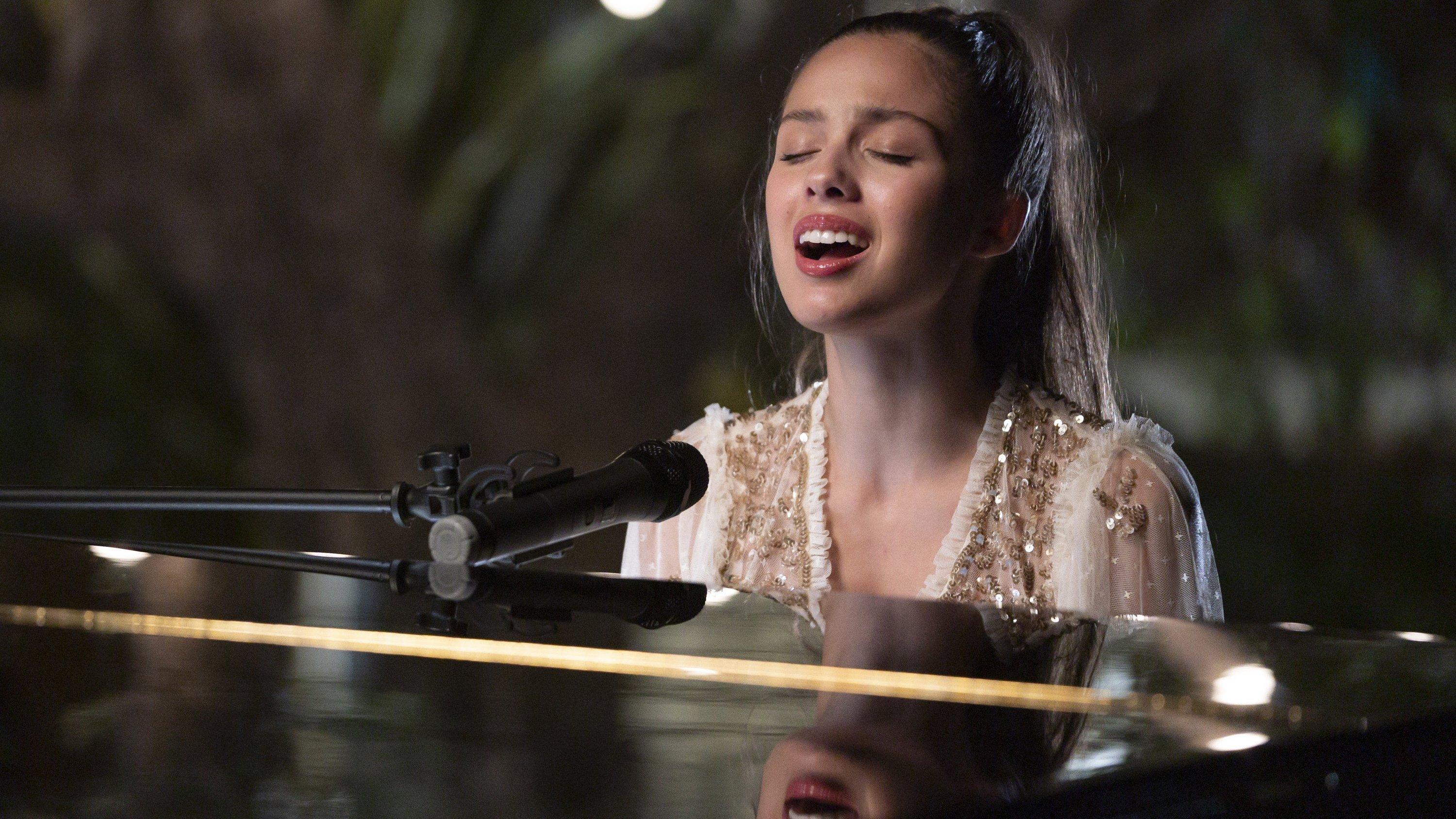 High School Musical: The Musical: The Holiday Special 2020 movie scene