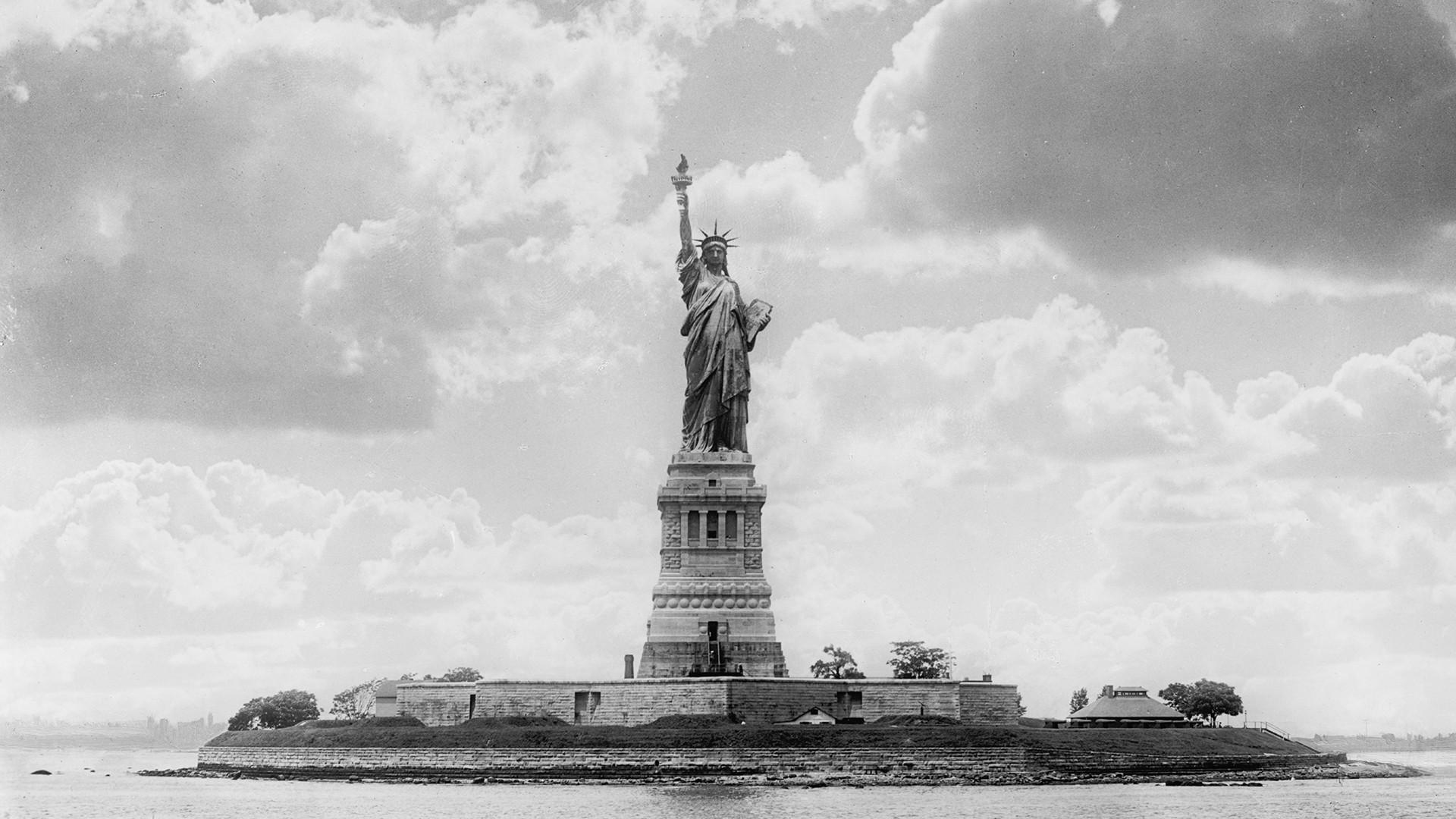 The Statue of Liberty 1985 movie scene