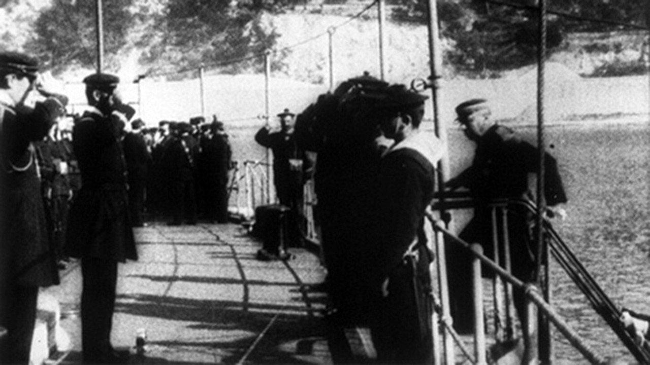 L’amiral rentrant à bord 1898 movie scene