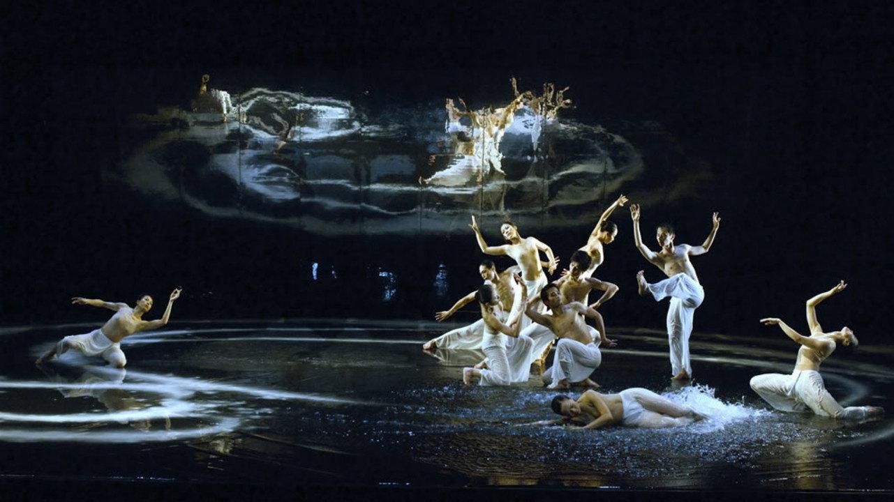 Cloud Gate Dance Theatre of Taiwan: Moon Water 2000 movie scene