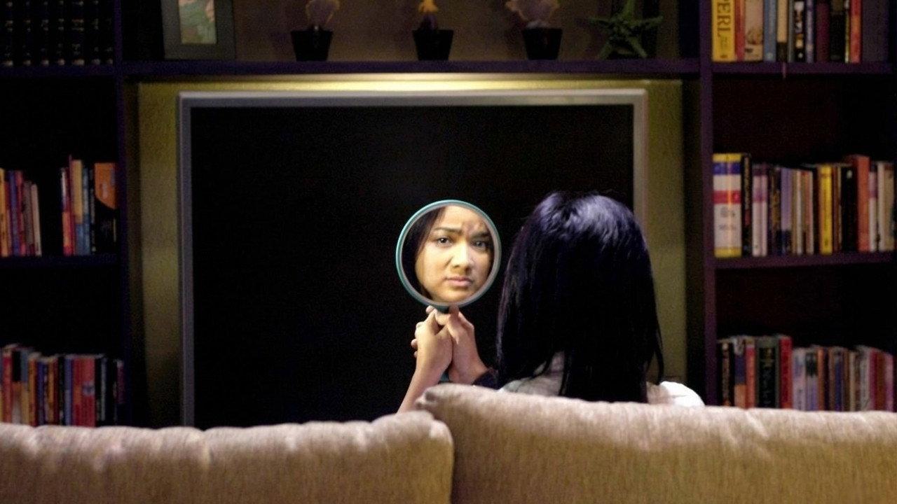 Mirror 2005 movie scene