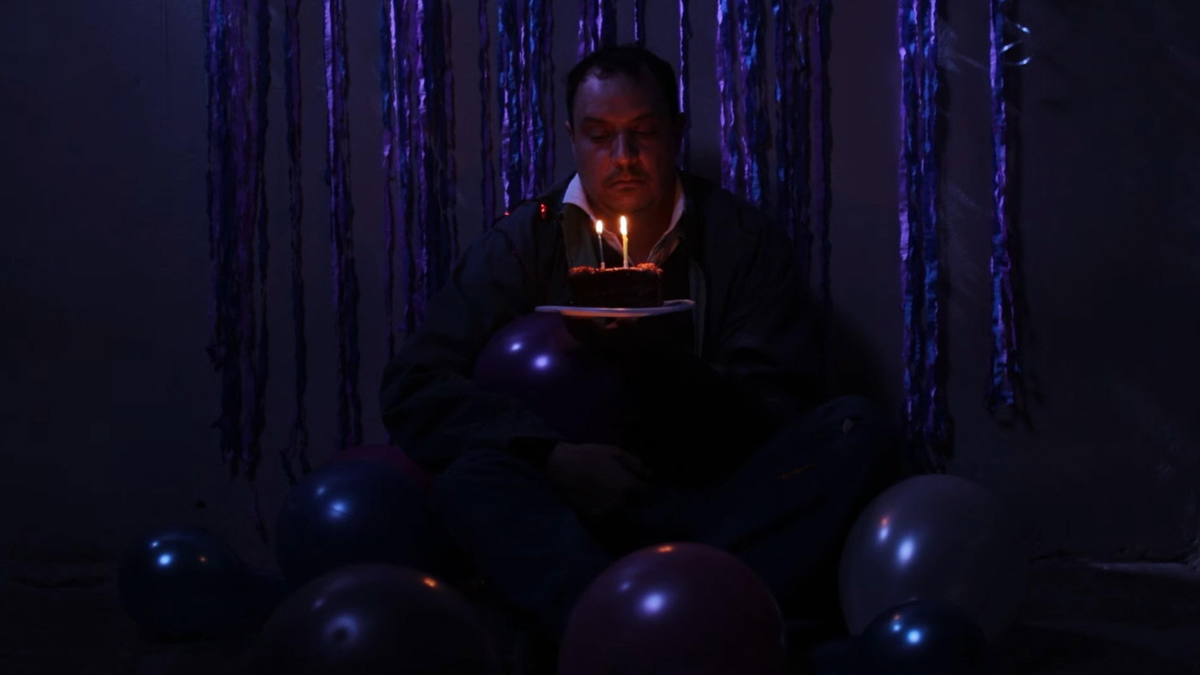 Feliz cumple 2024 movie scene