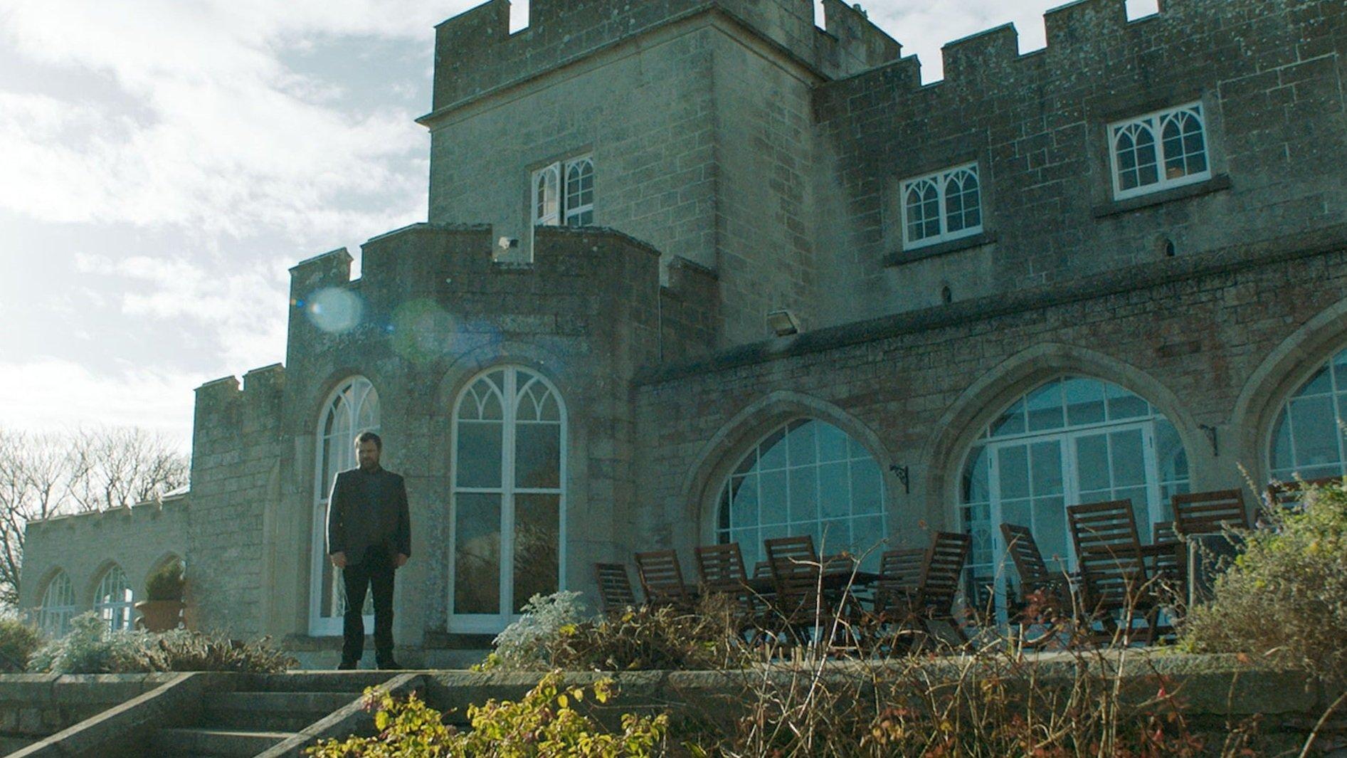 Happy New Year, Colin Burstead 2018 movie scene