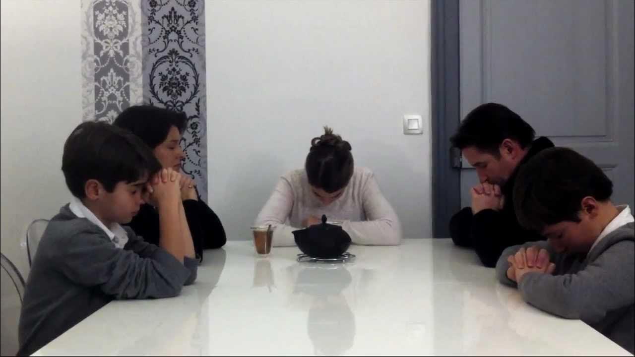 Une minute de silence 2015 movie scene