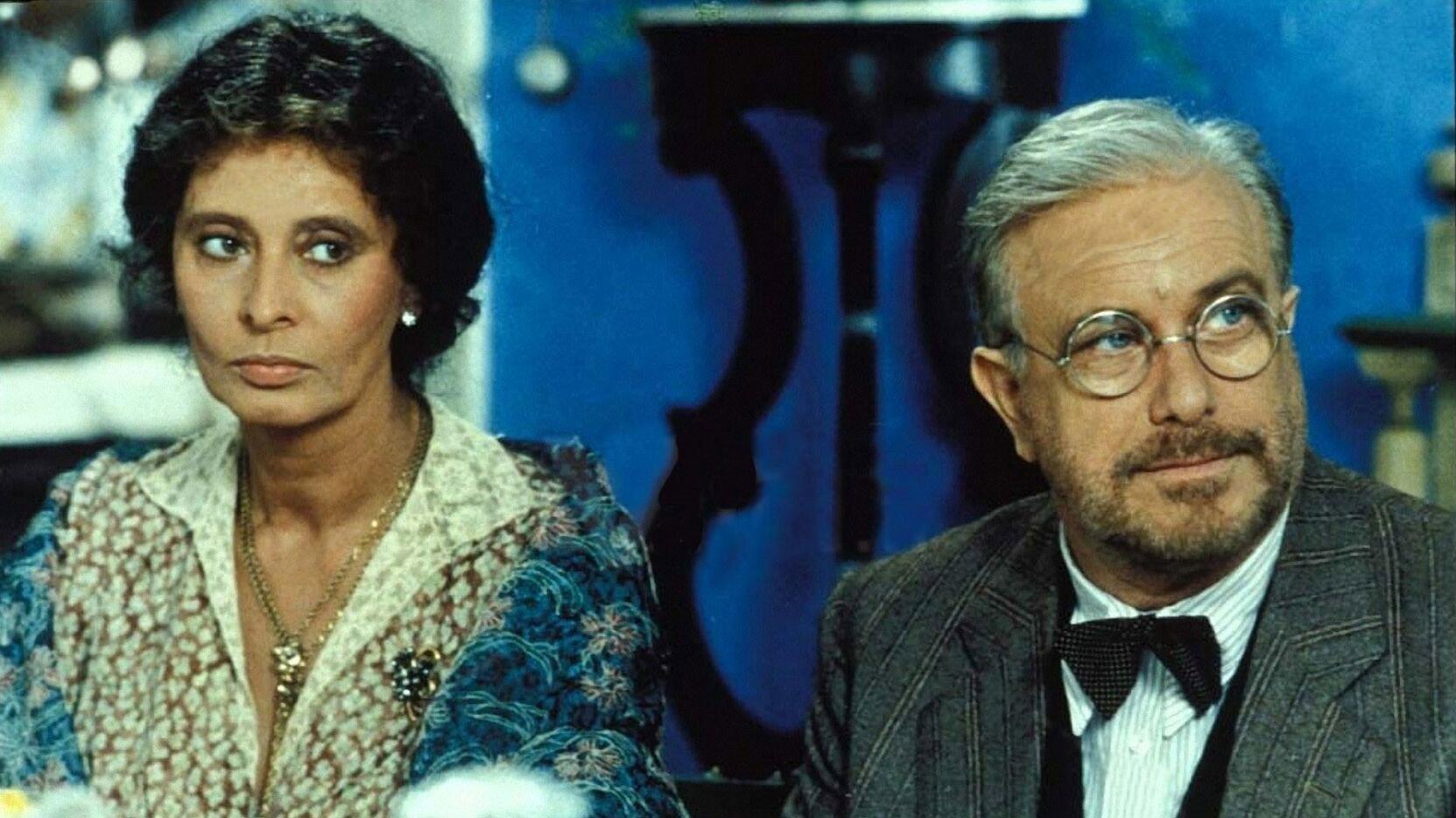 Saturday, Sunday and Monday 1990 movie scene