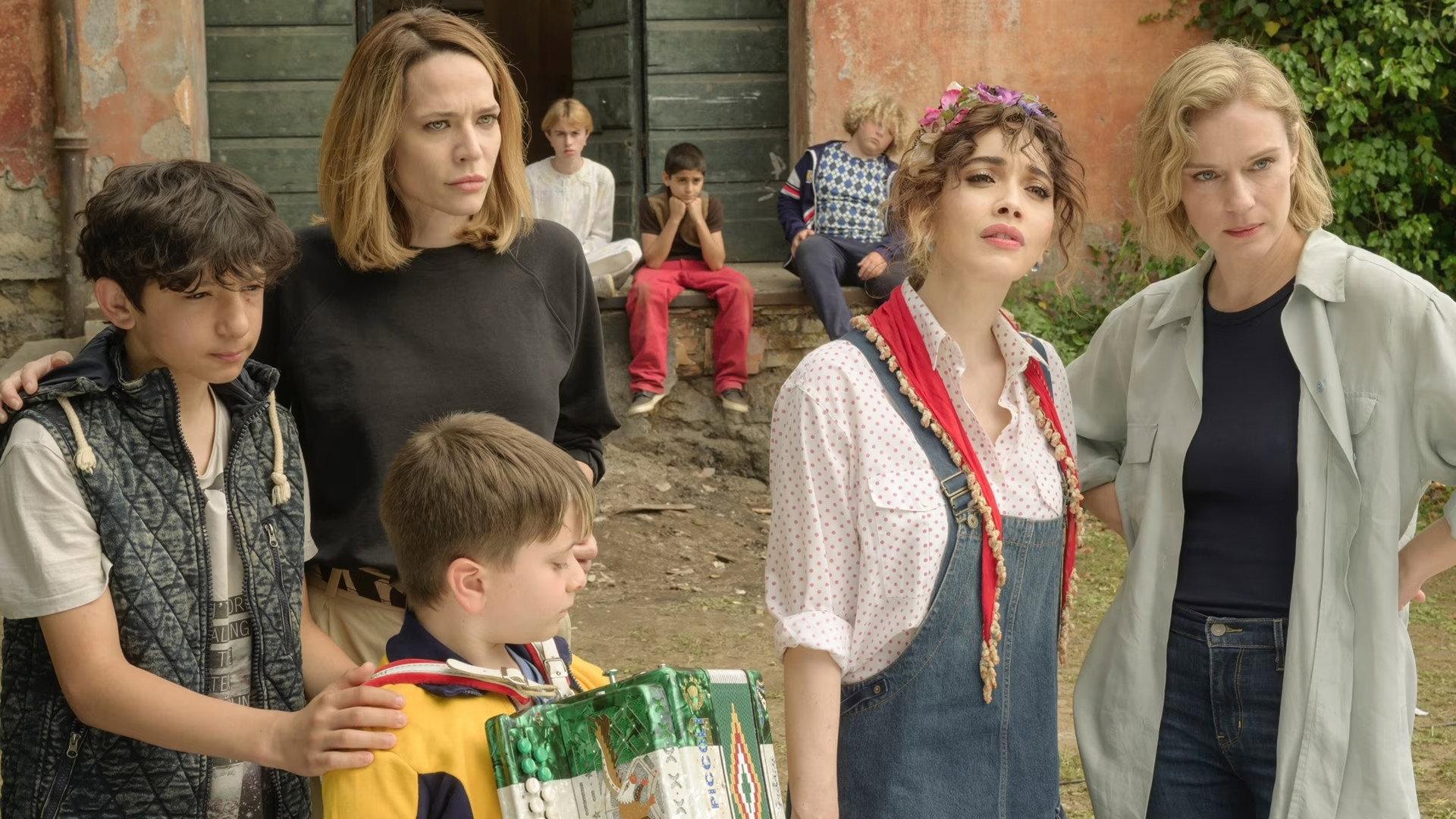 Addio al nubilato 2 - L’isola che non c’è 2023 movie scene