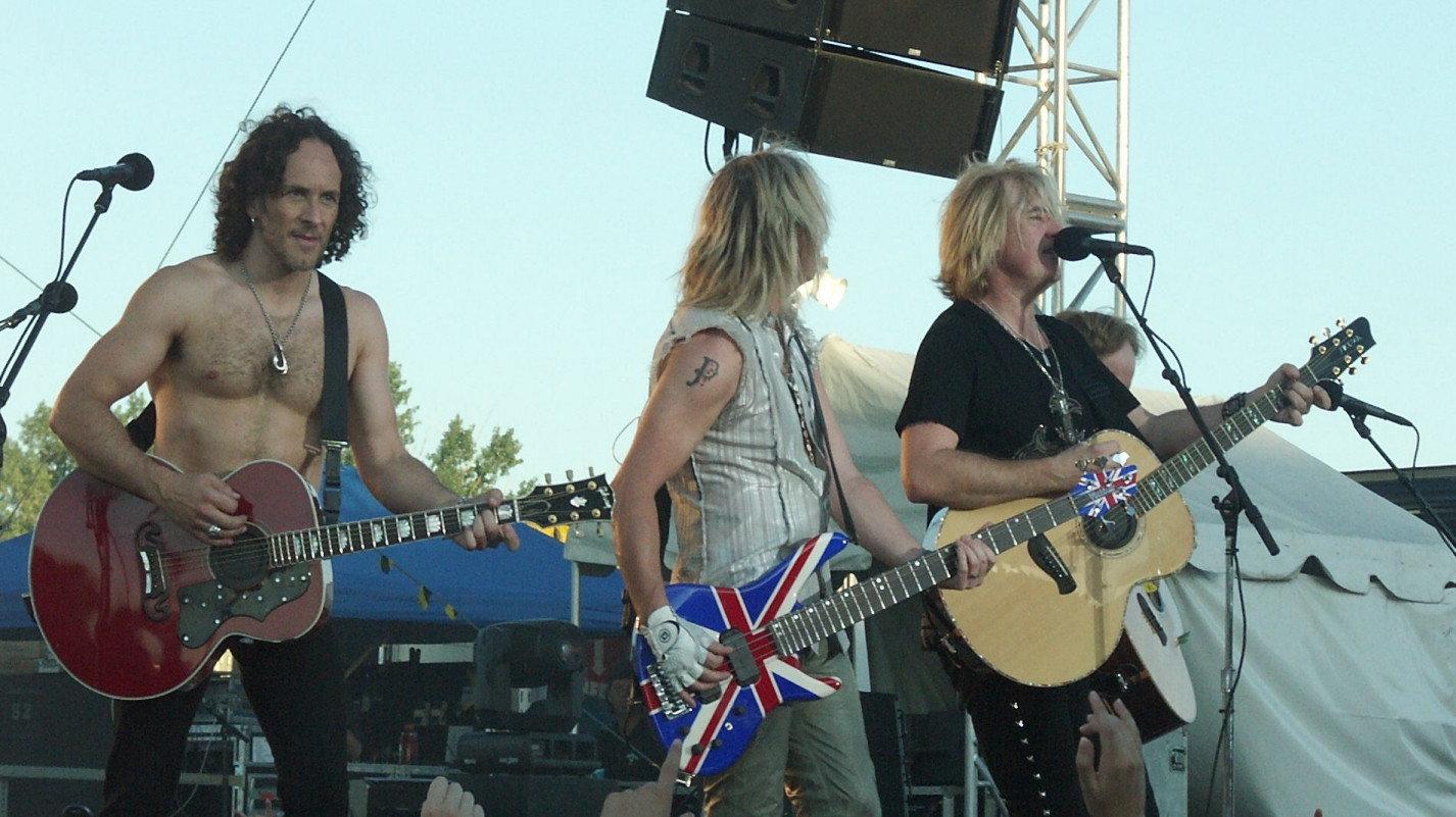 Def Leppard - In Japan Euphoria Tour 1999 movie scene