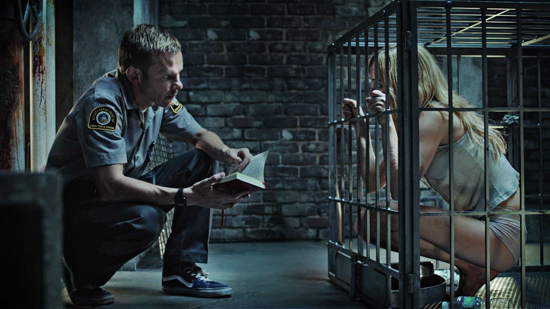Pet 2016 movie scene