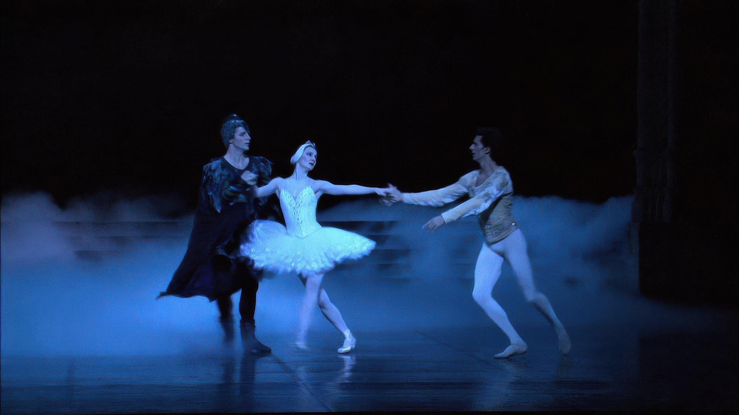 Tchaikovsky: Swan Lake - Paris Opera Ballet 2005 2007 movie scene
