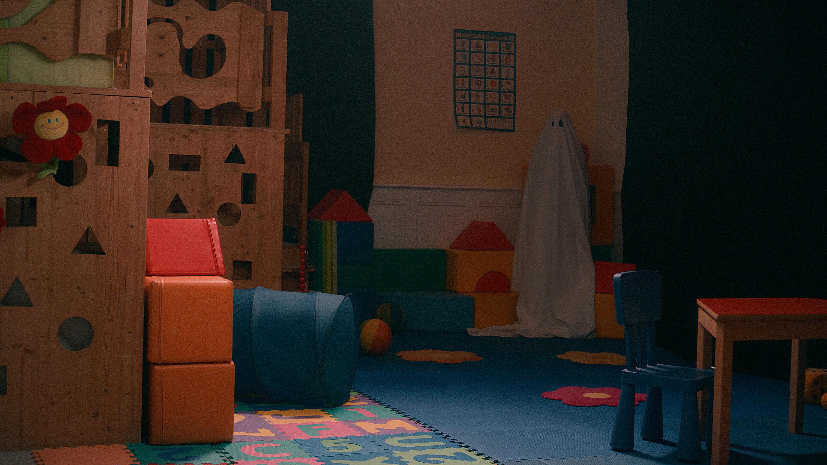 Don't be scared, it's just a picture  movie scene