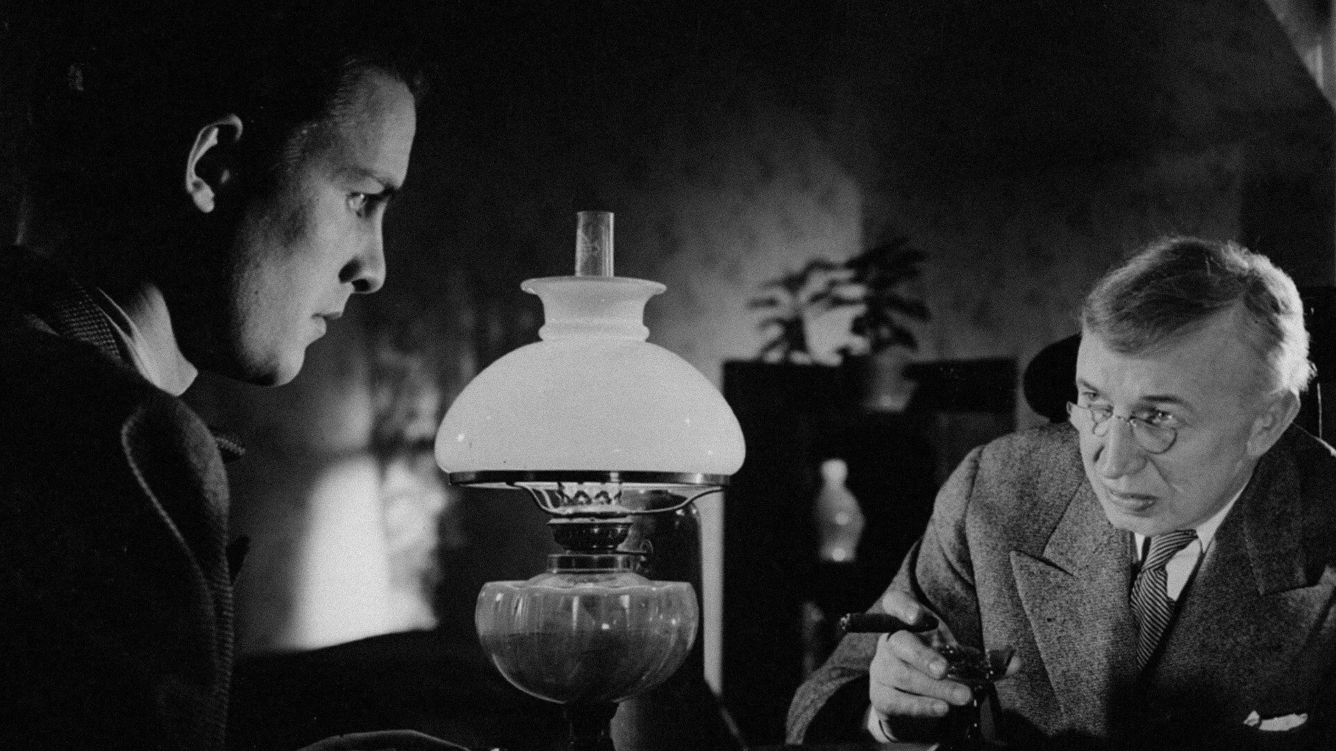 Wandering with the Moon 1945 movie scene