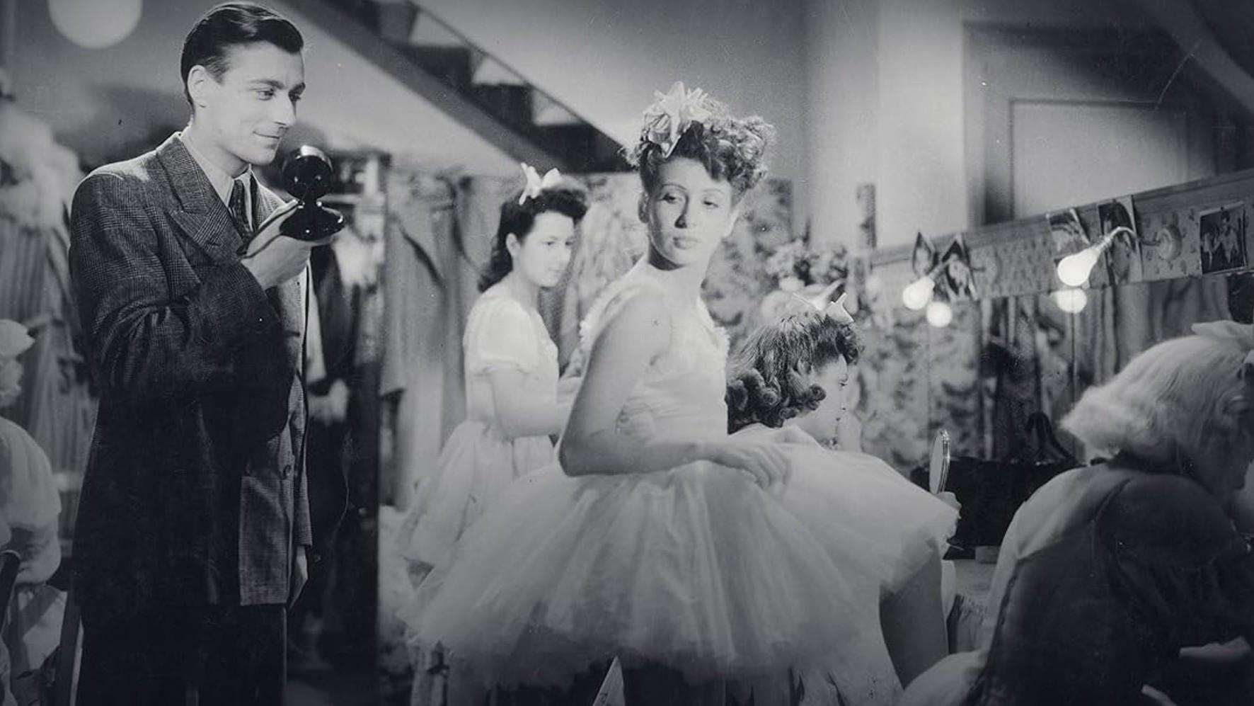 Good Evening Ladies, Good Evening Gentlemen 1944 movie scene