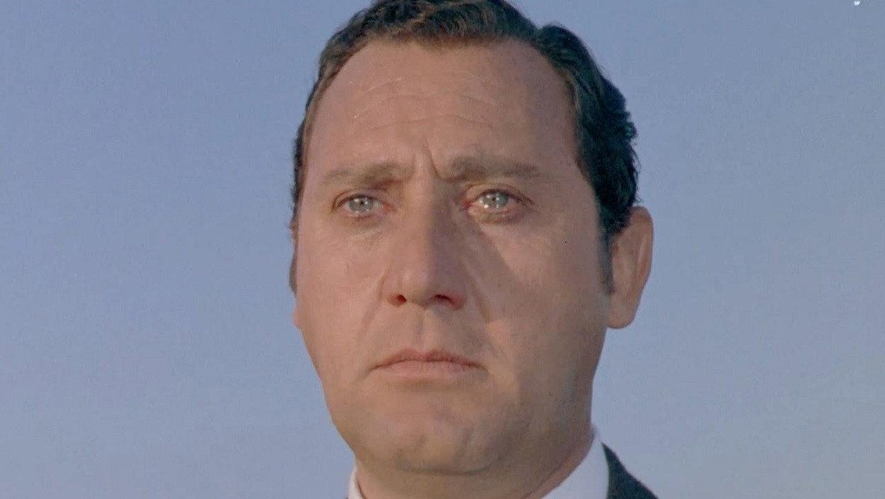Siamo in un film di Alberto Sordi? 2025 movie scene