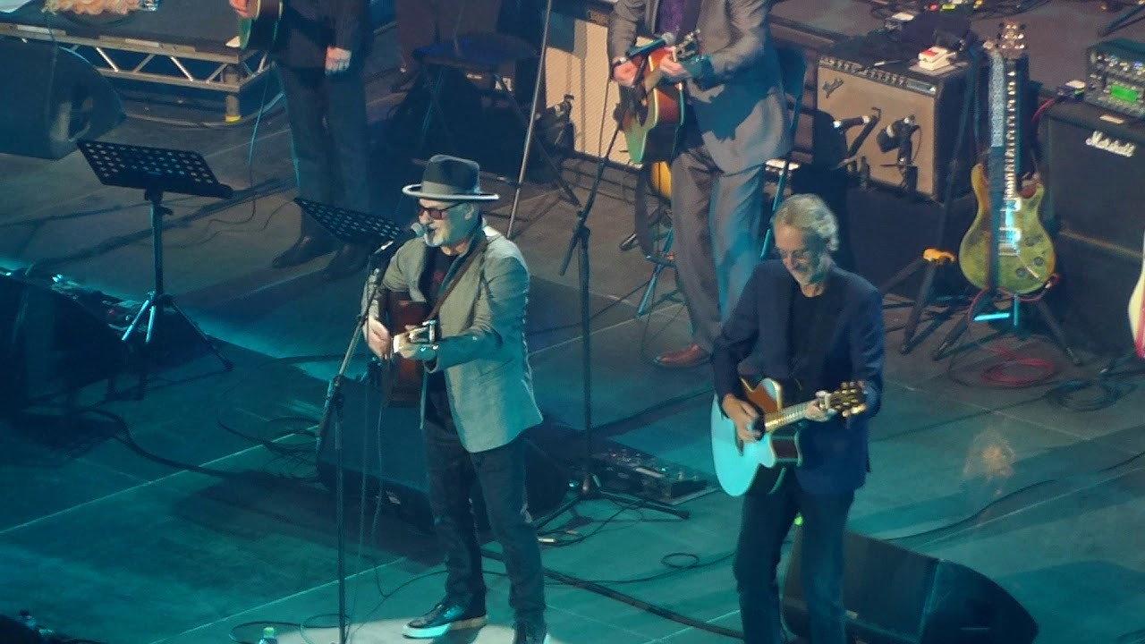 Mike + the Mechanics + Paul Carrack - Live at Shepherds Bush London 2005 movie scene