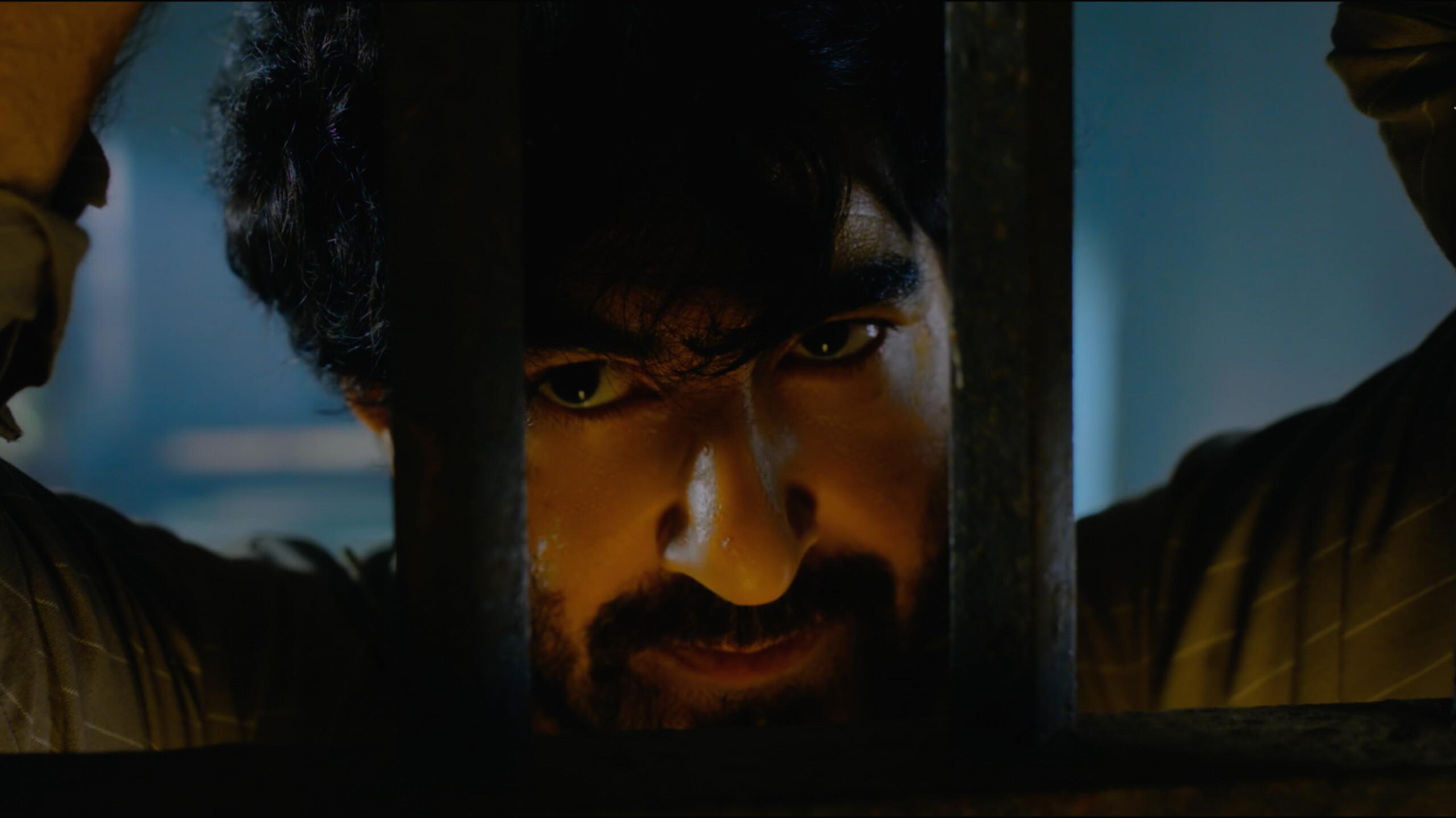 Keu Bole Biplobi, Keu Bole Dakat  movie scene