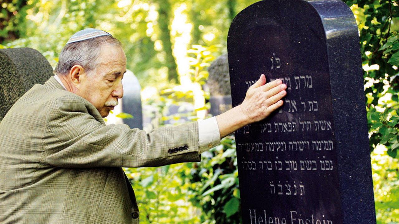 In Heaven Underground: The Weissensee Jewish Cemetery 2011 movie scene