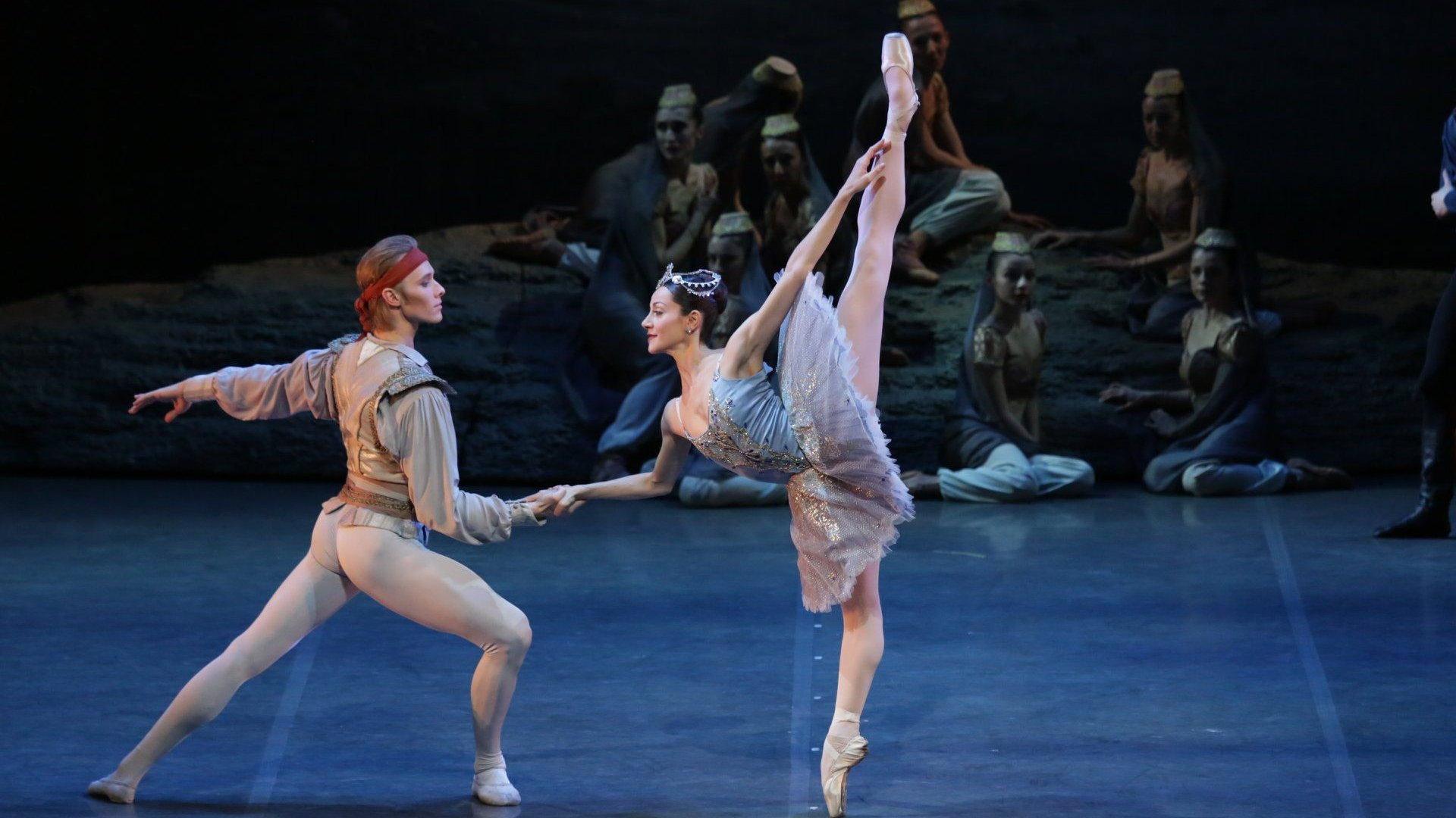 Le Corsaire 2018 movie scene