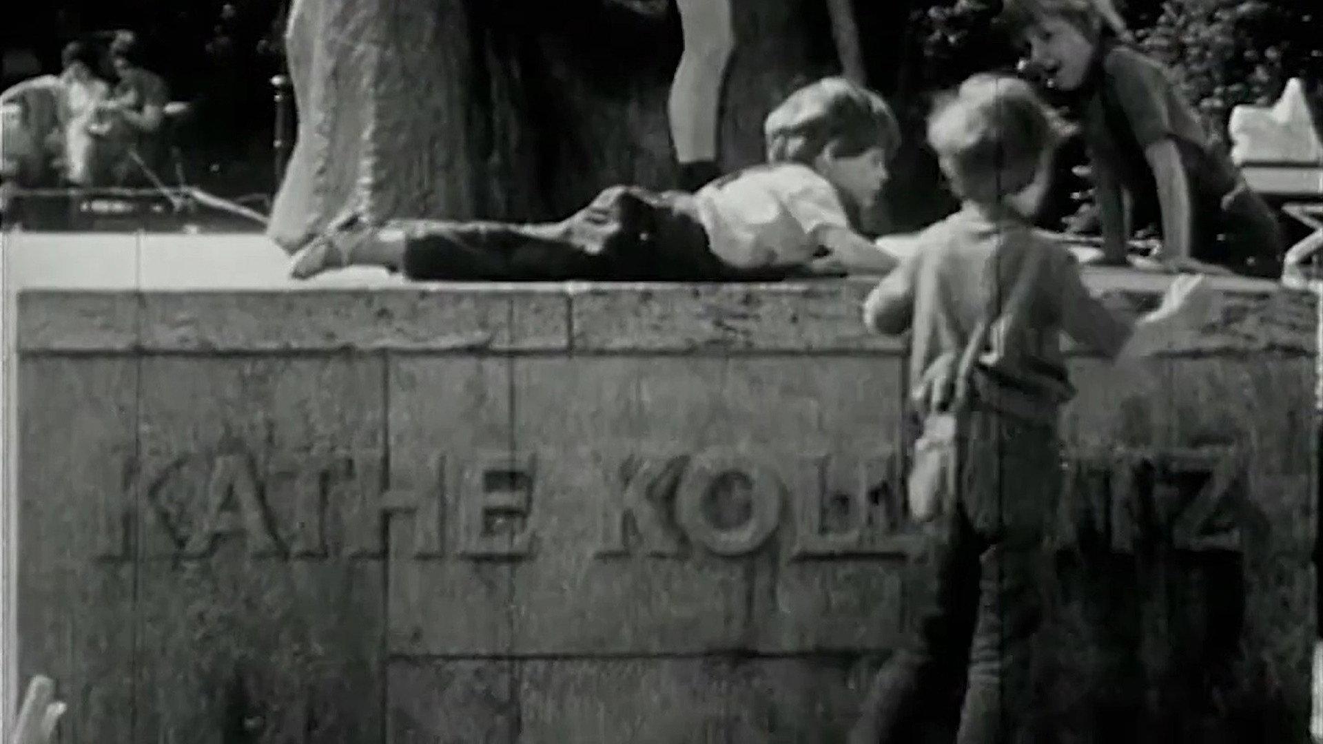 Kollwitz and Her Children 1971 movie scene