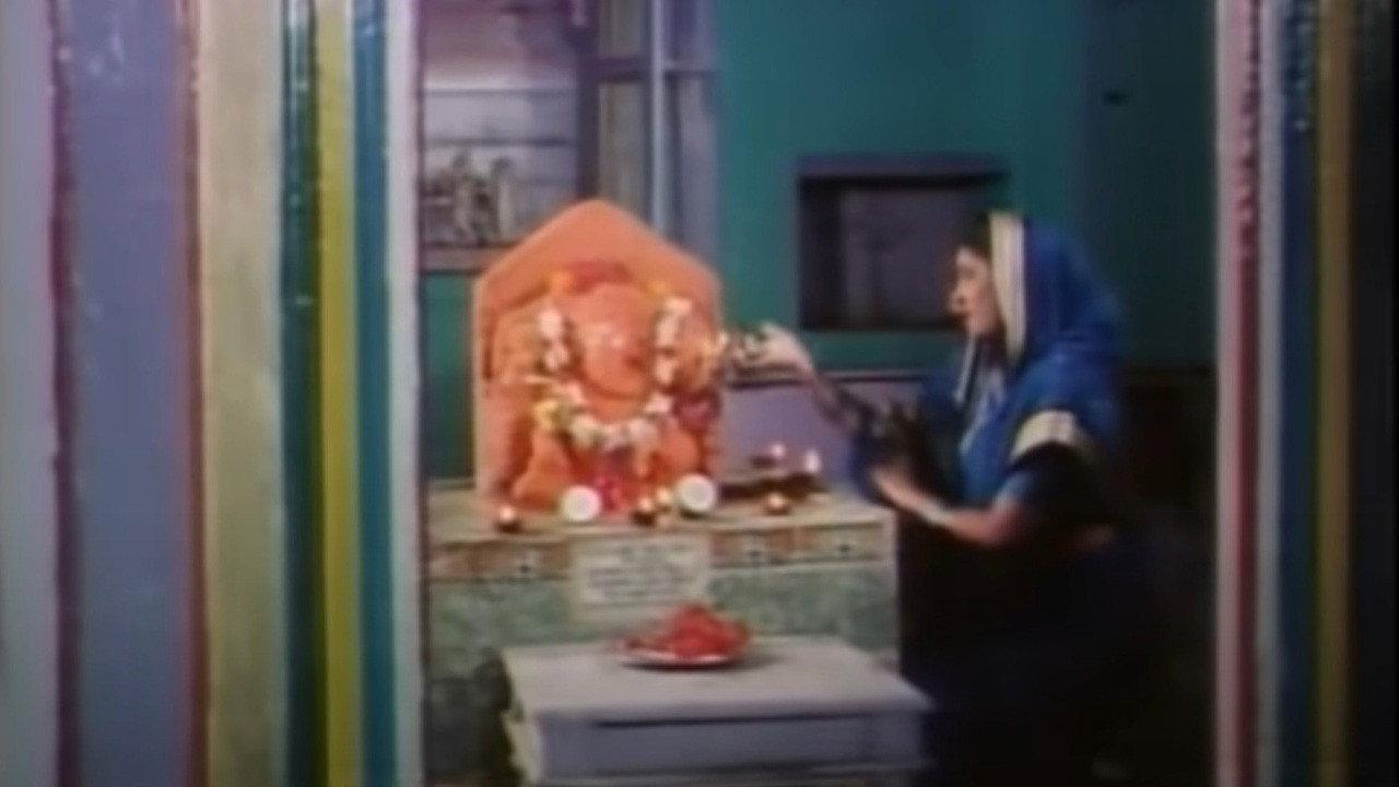 Bharla Ha Malavat Raktan 1993 movie scene