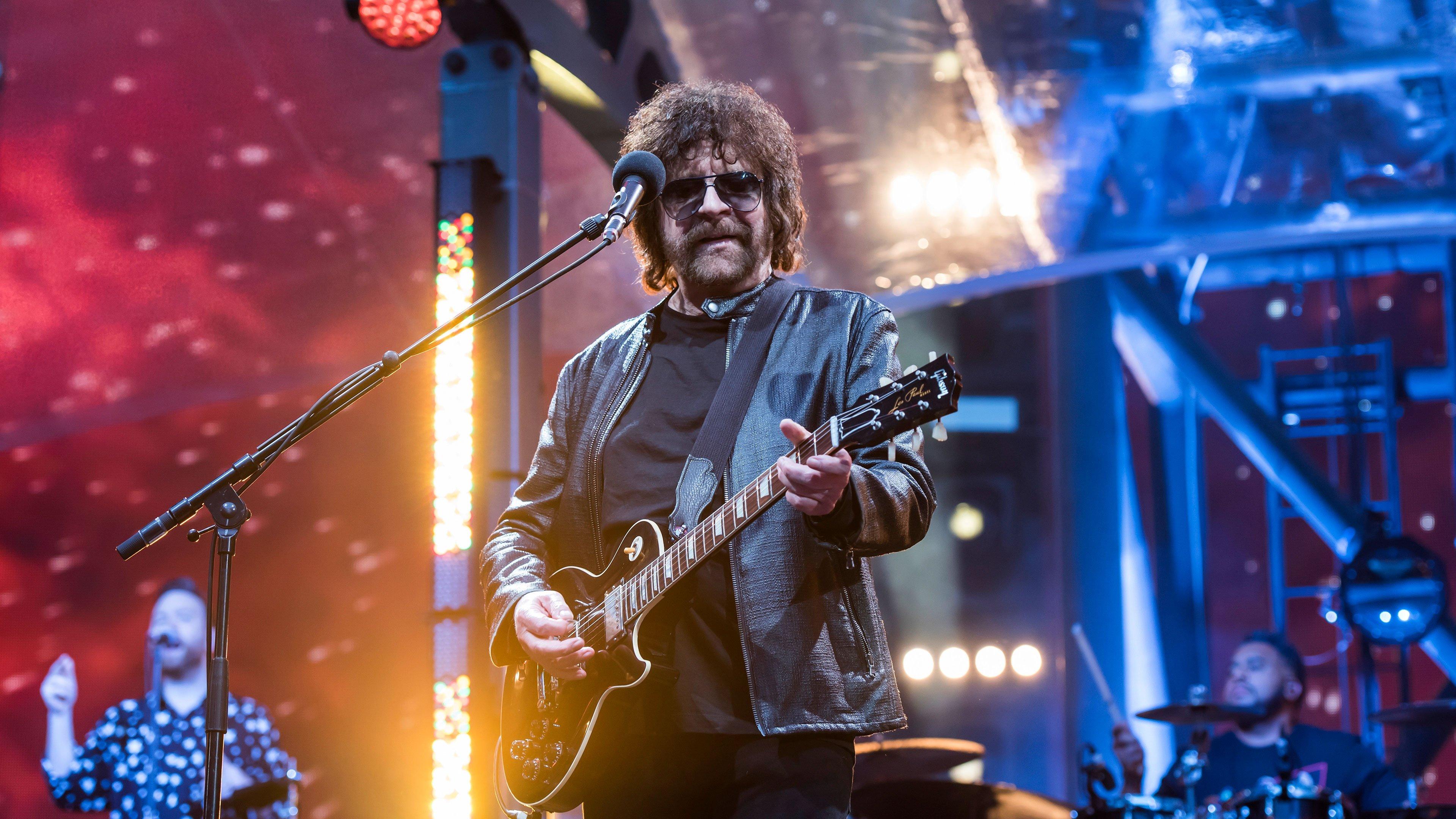 Jeff Lynne's ELO: Wembley or Bust 2017 movie scene