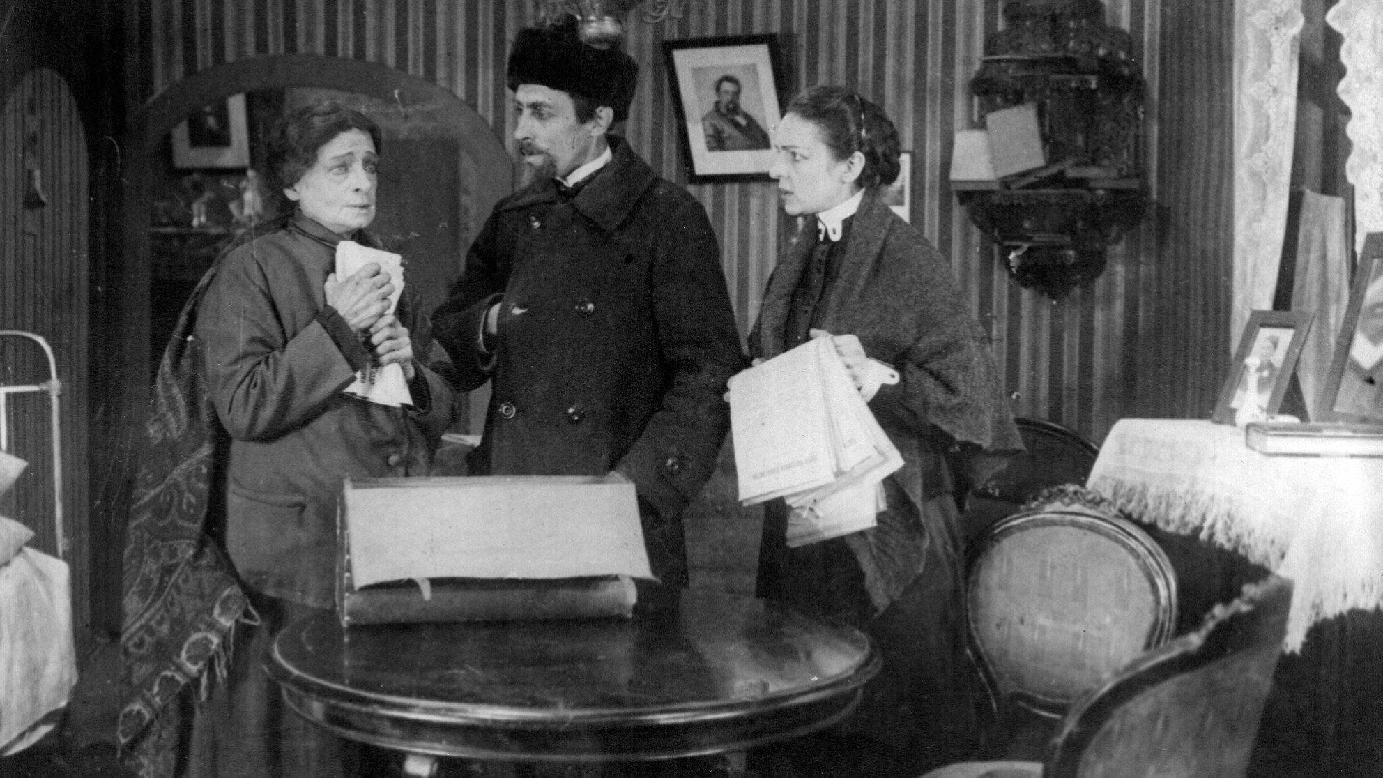 Mother 1920 movie scene