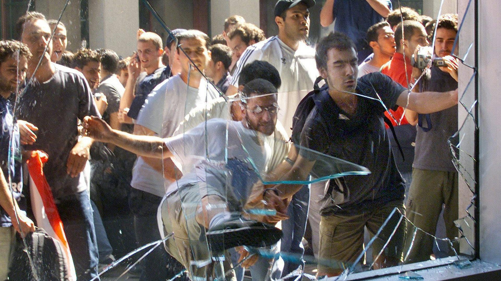 Discordia 2004 movie scene