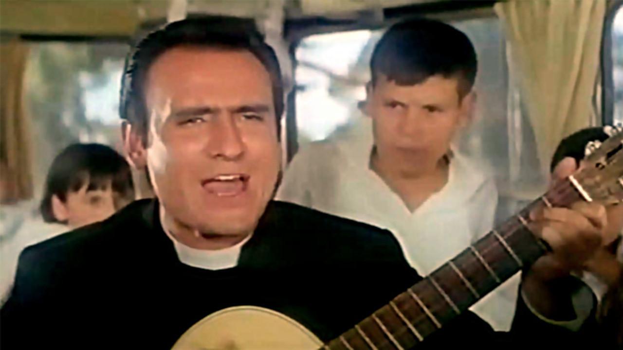 El padre Manolo 1967 movie scene