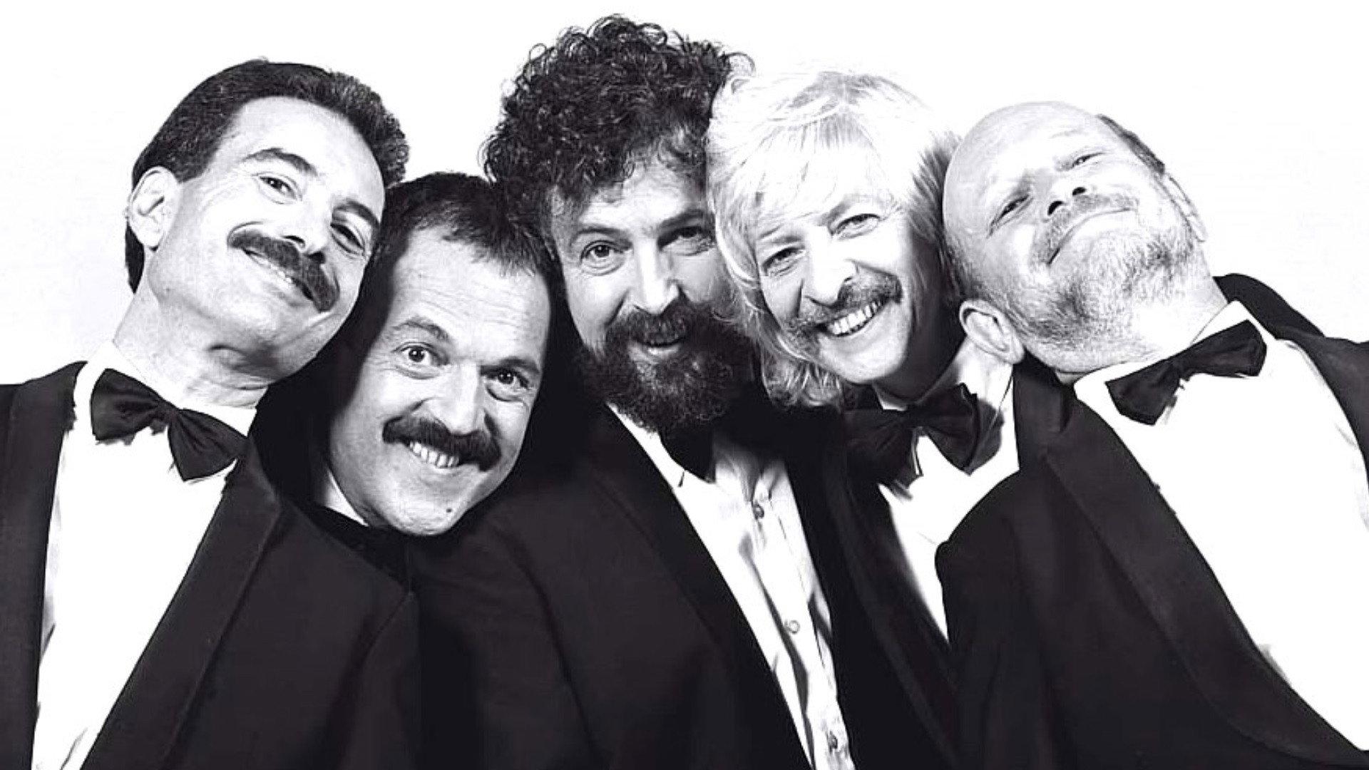 Unen canto con humor 1999 movie scene