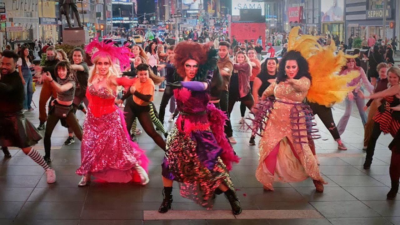 I Put a Spell on You: The Sanderson Sisters Break the Internet 2020 movie scene