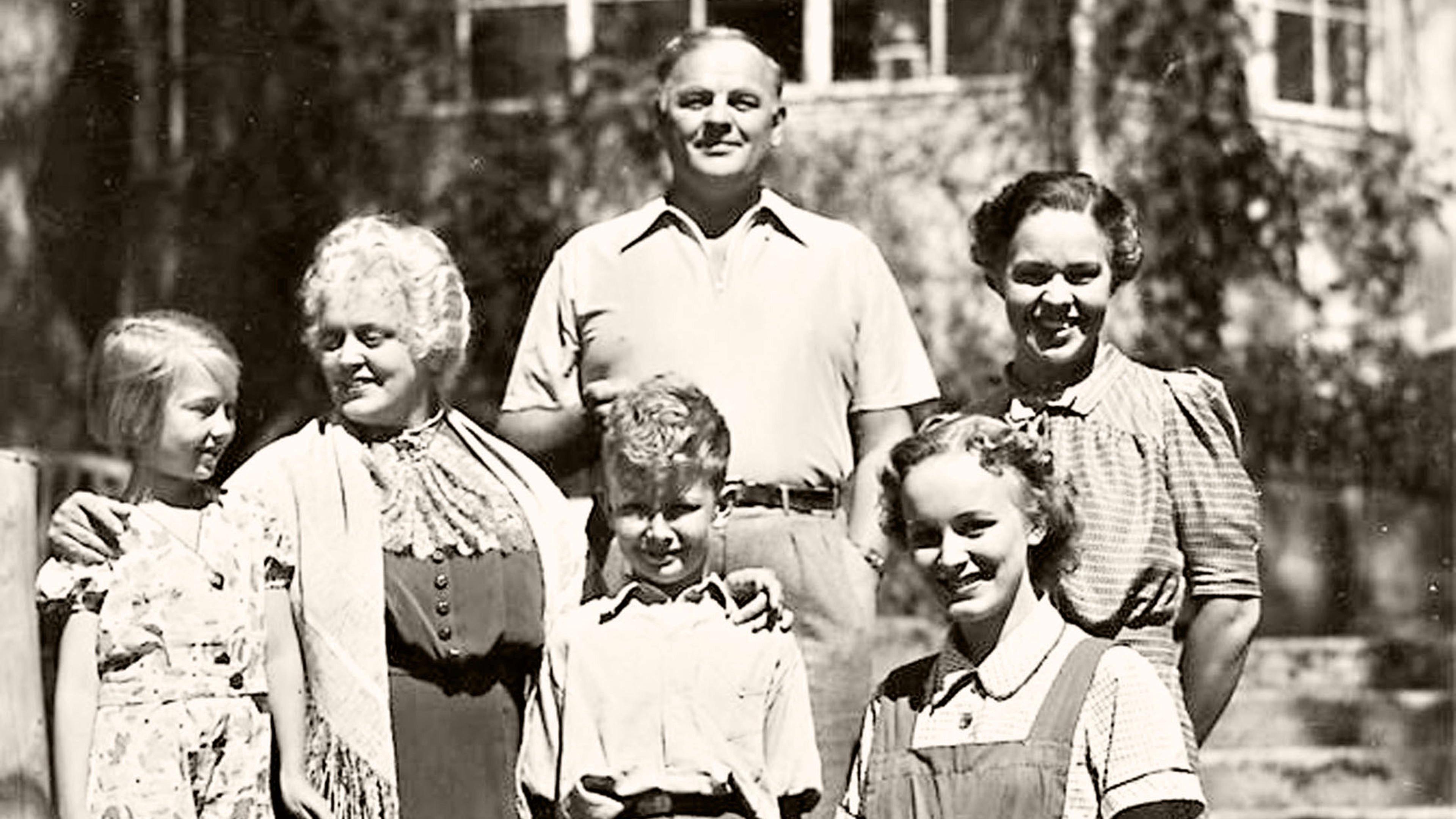 Suomisen perhe 1941 movie scene