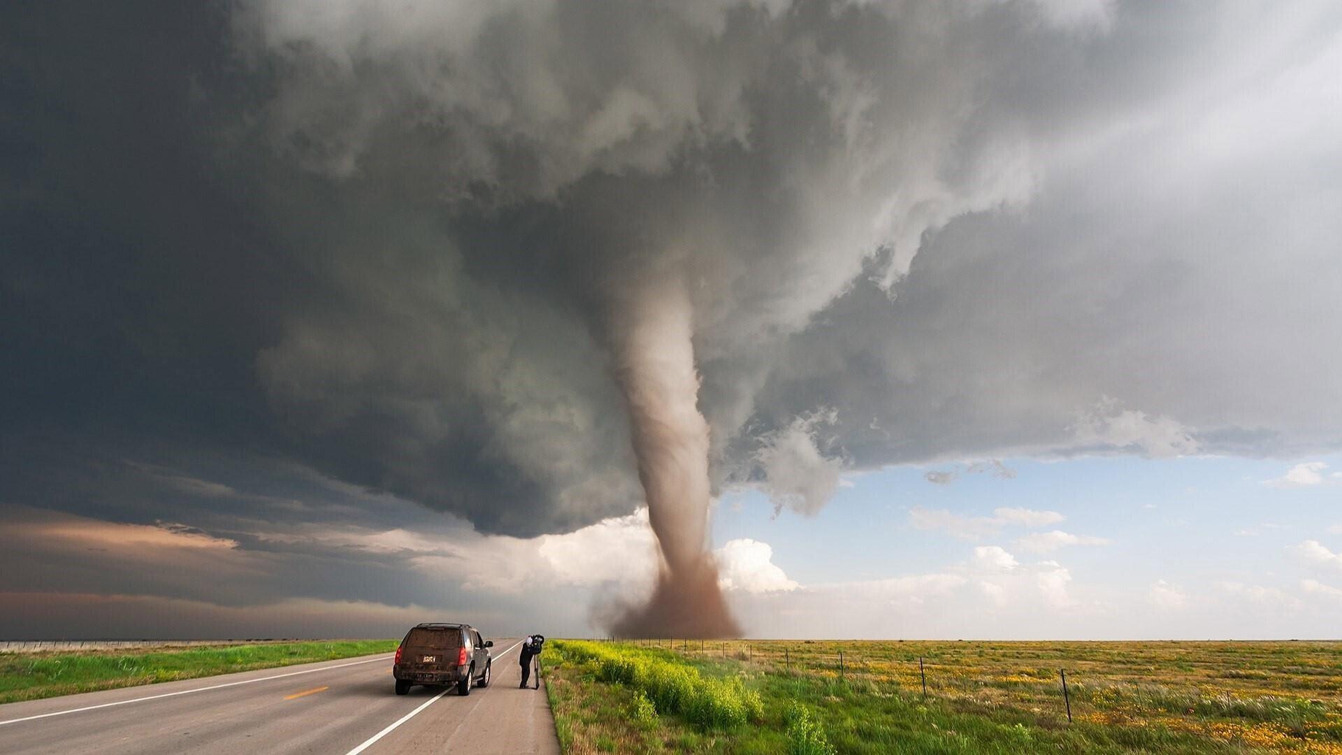 Weather Extreme: Tornado 2001 movie scene
