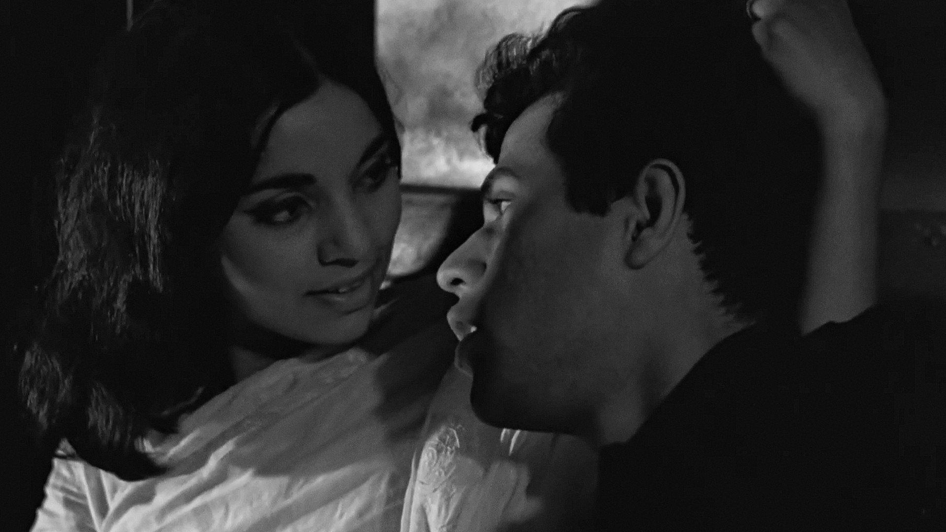 37 Down Manmad Passenger 1967 movie scene