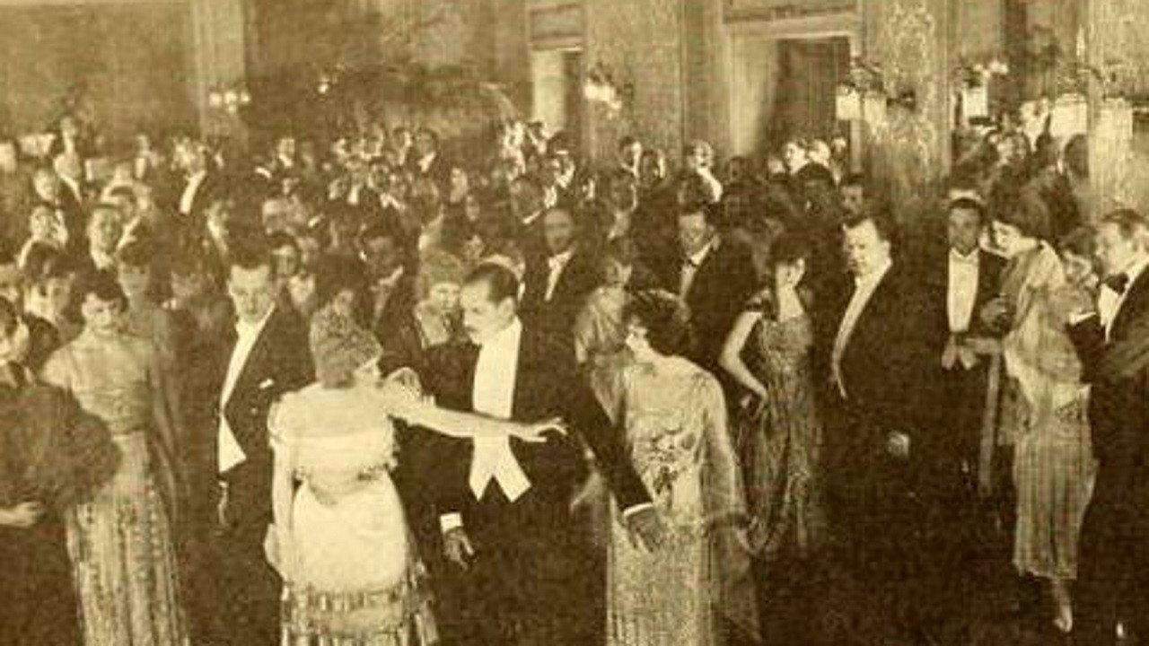 A Midnight Romance 1919 movie scene