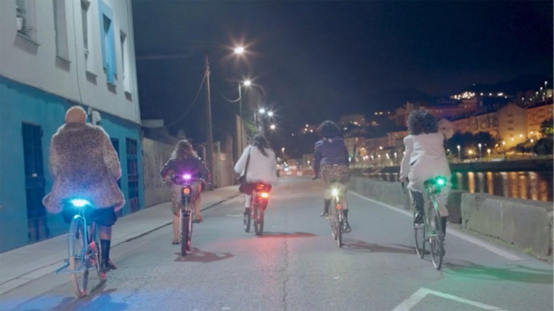 Cara de bicicleta 2025 movie scene