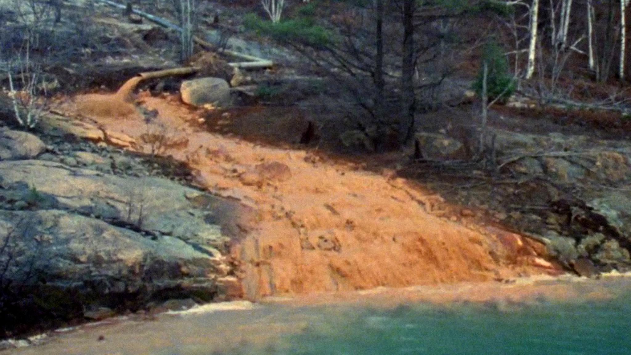 Uranium 1990 movie scene