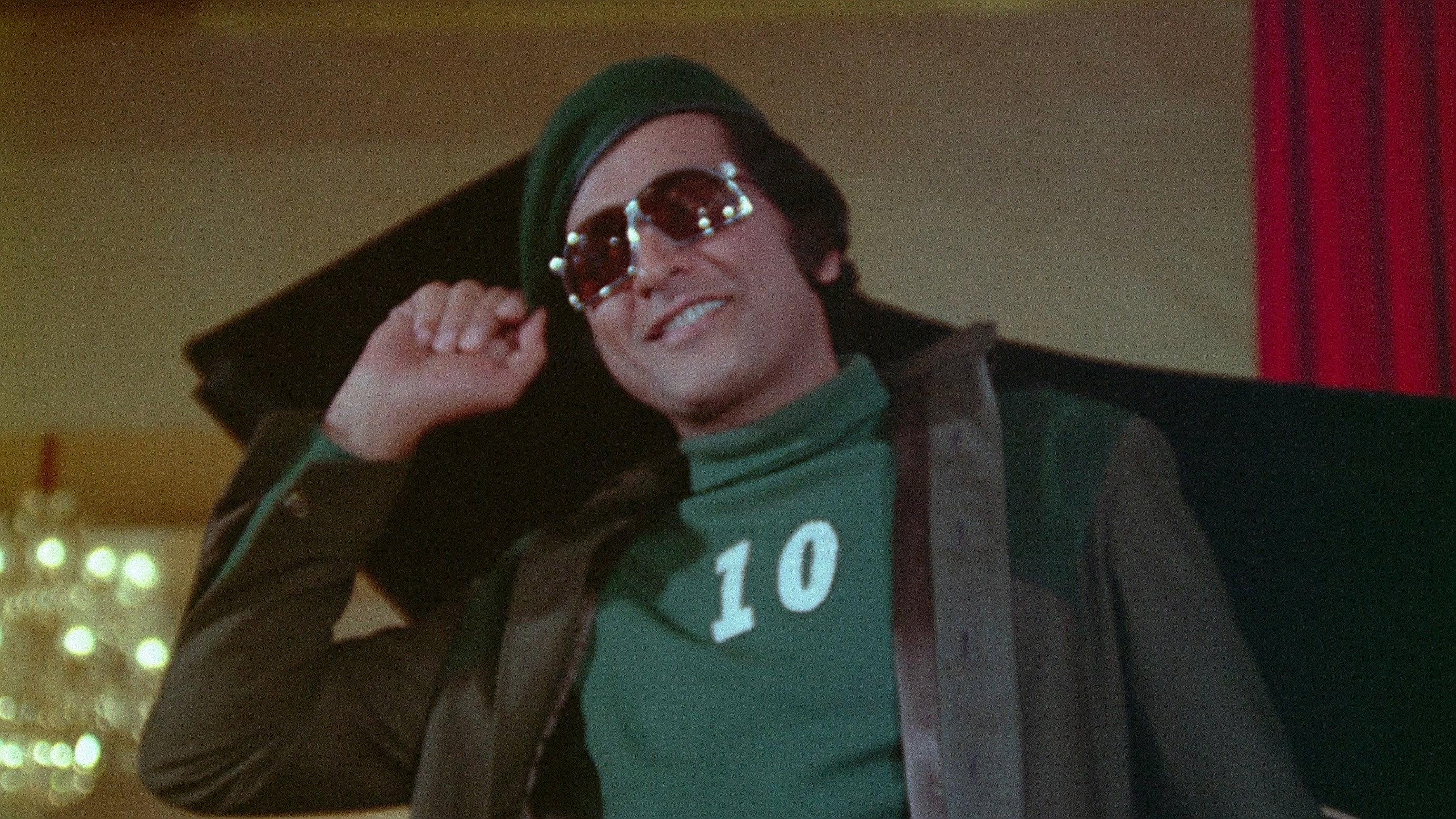 Dus Numbri 1976 movie scene