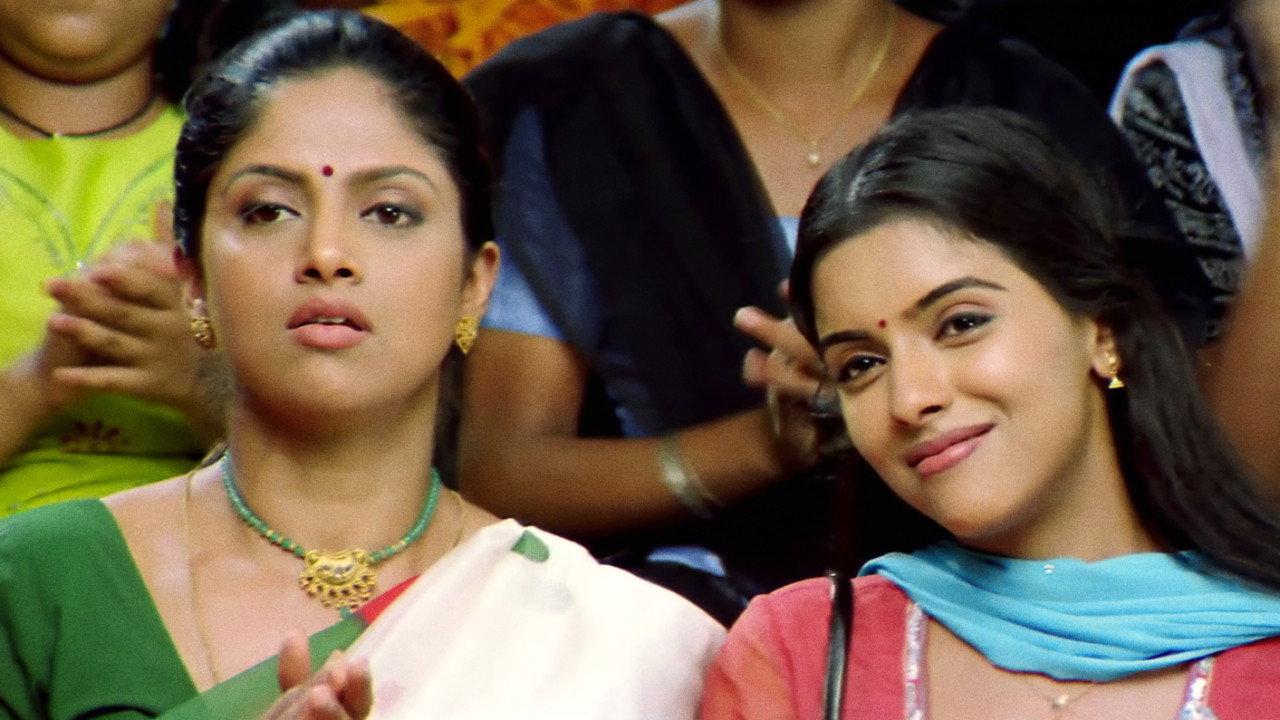 M. Kumaran S/O Mahalakshmi 2004 movie scene