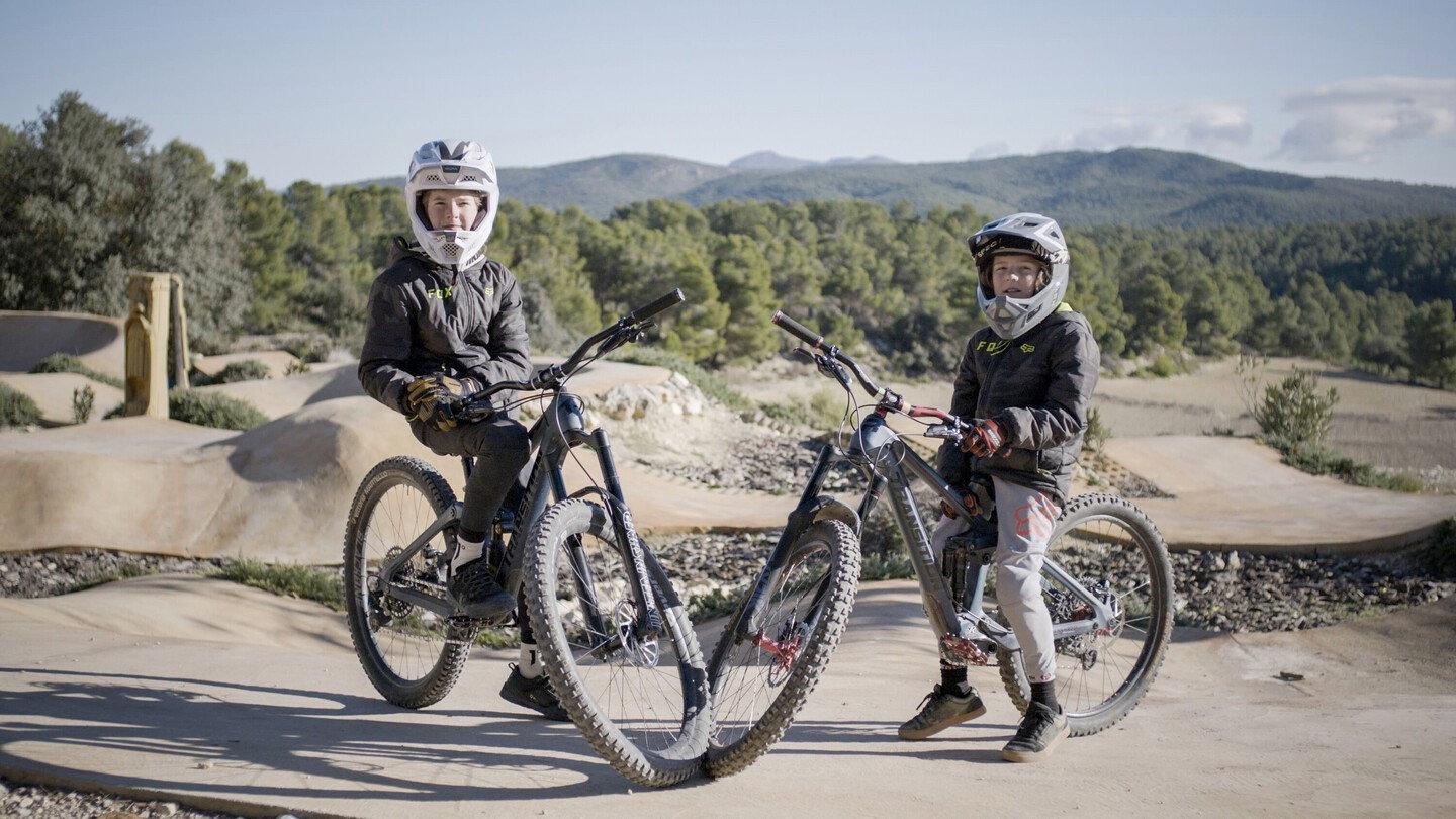 The Nine Wheels 2022 movie scene