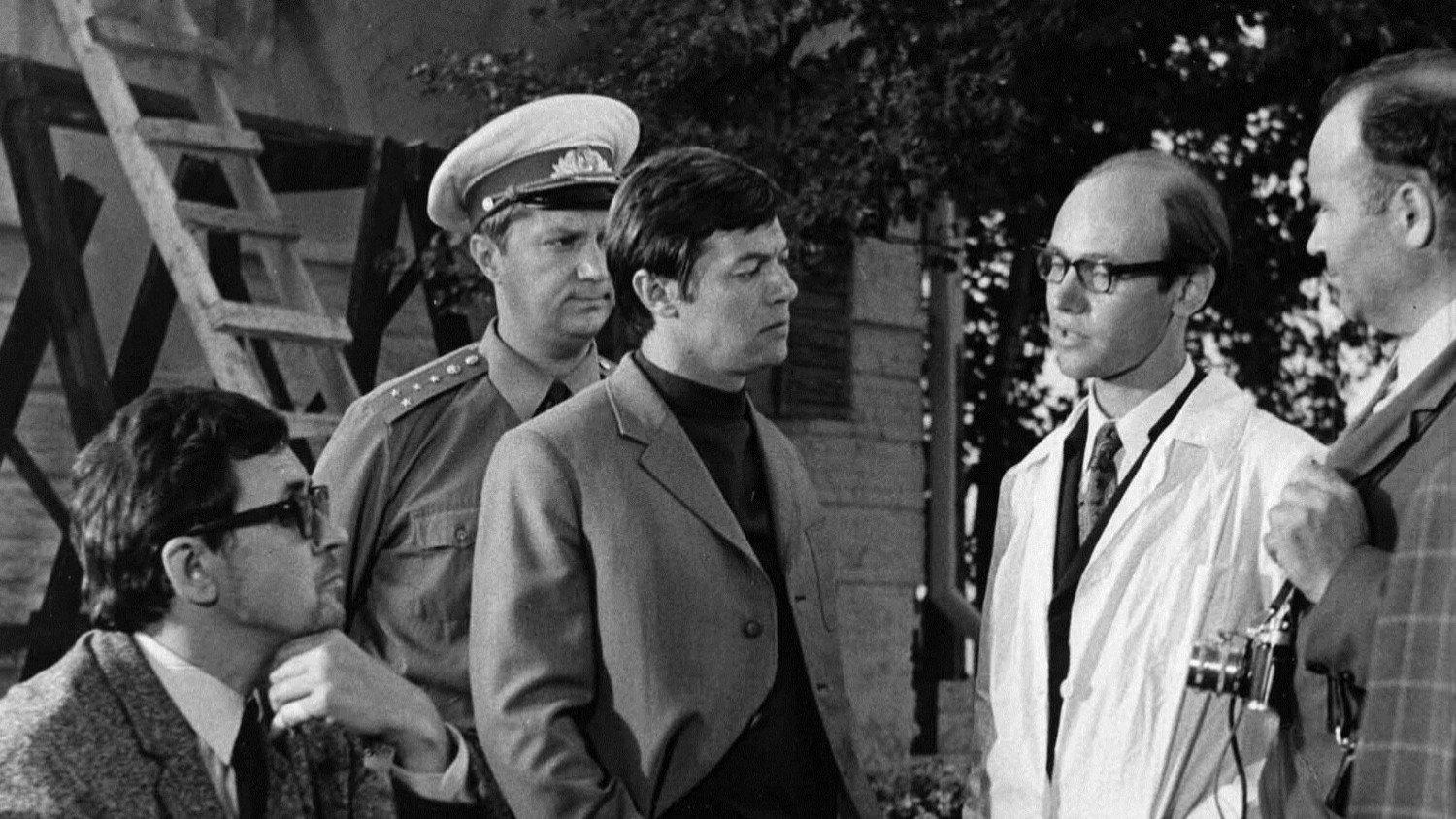 A Circle 1972 movie scene