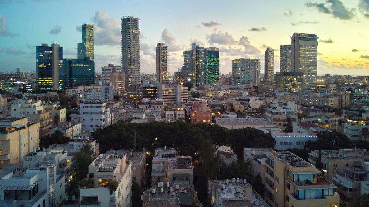 Good Morning Tel Aviv 2022 movie scene