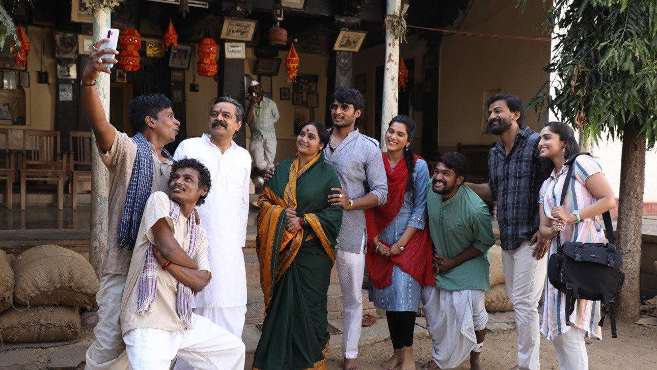Rathnan Prapancha 2021 movie scene