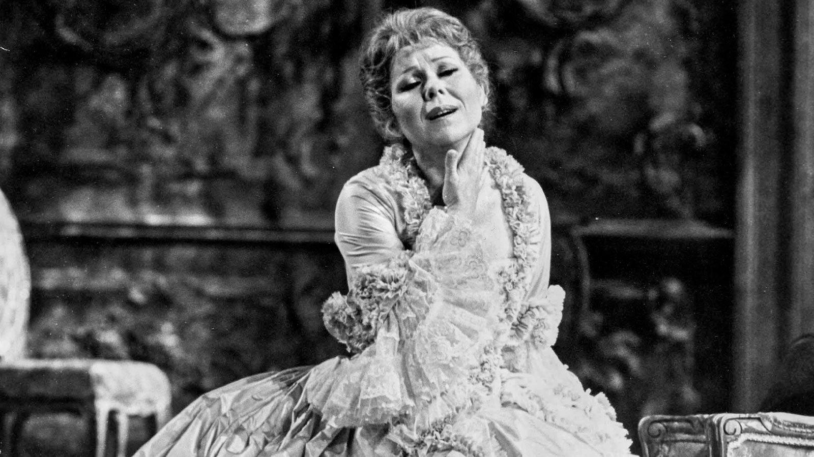 Puccini: Manon Lescaut 1980 movie scene