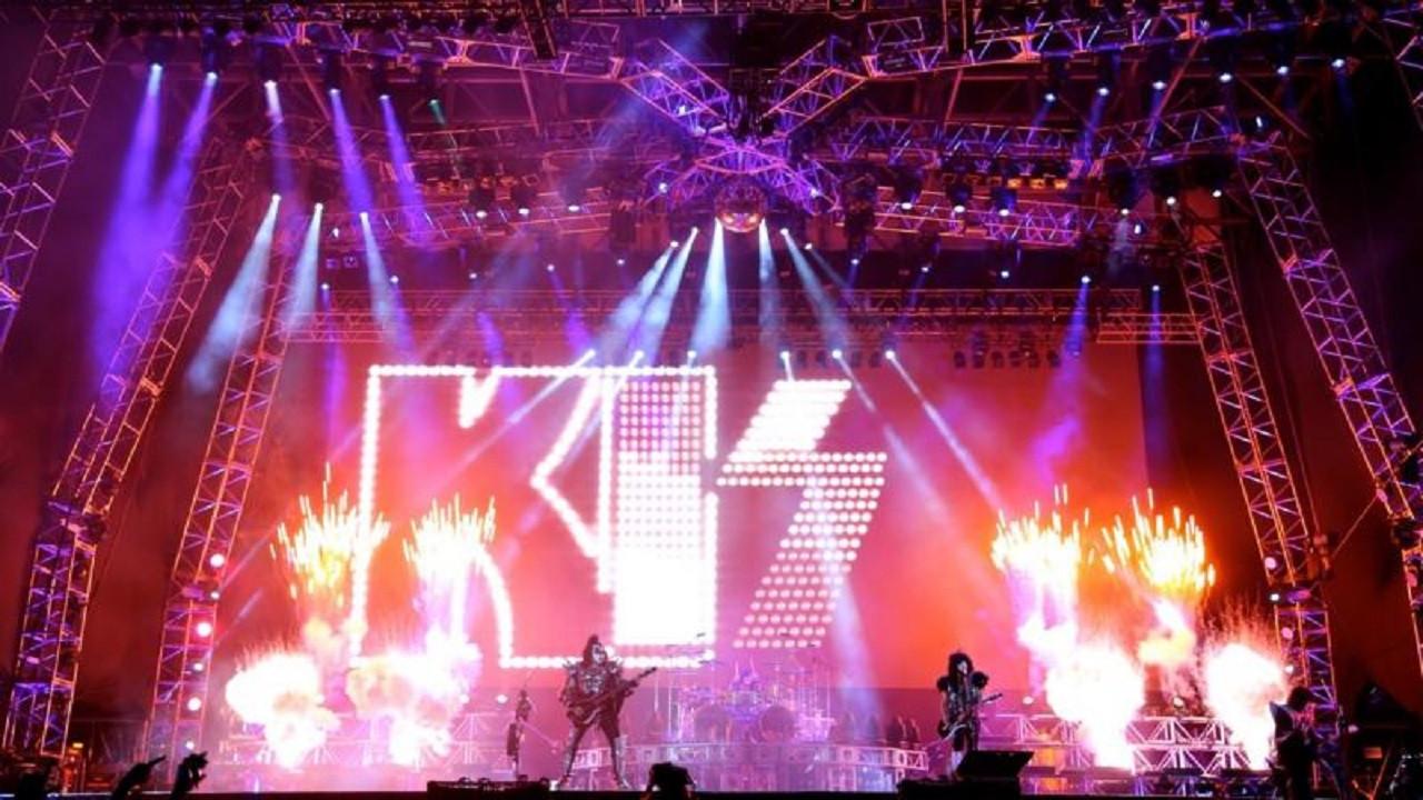 Kiss Monsters Of Rock 1994 1994 movie scene