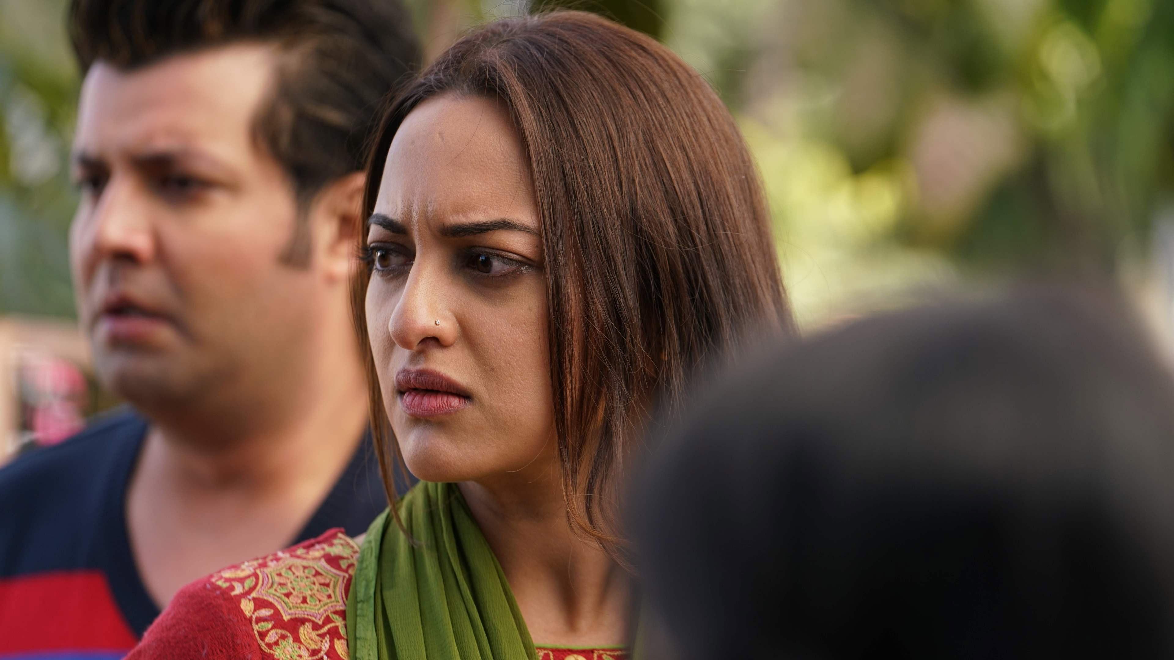 Khandaani Shafakhana 2019 movie scene