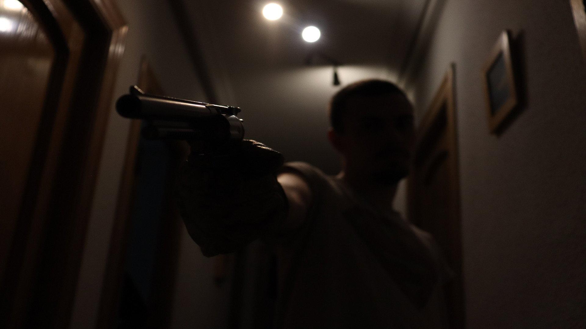 REVOLVER 2022 movie scene