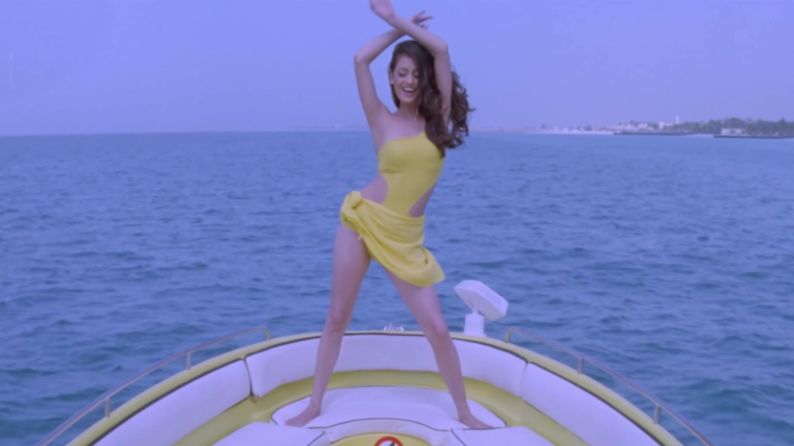 Koi Mere Dil Mein Hai 2005 movie scene